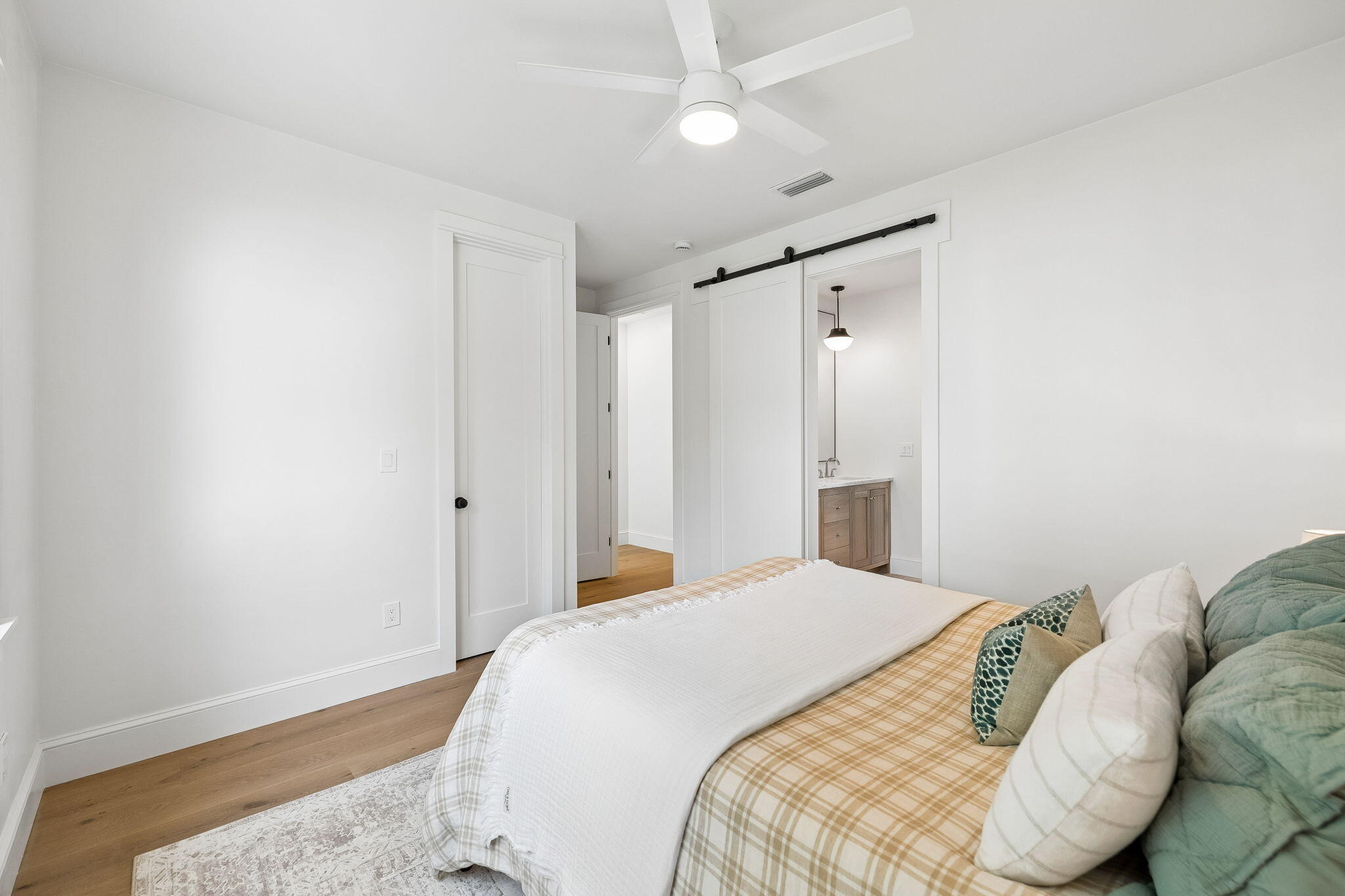 MAGNOLIA BEACH - Residential