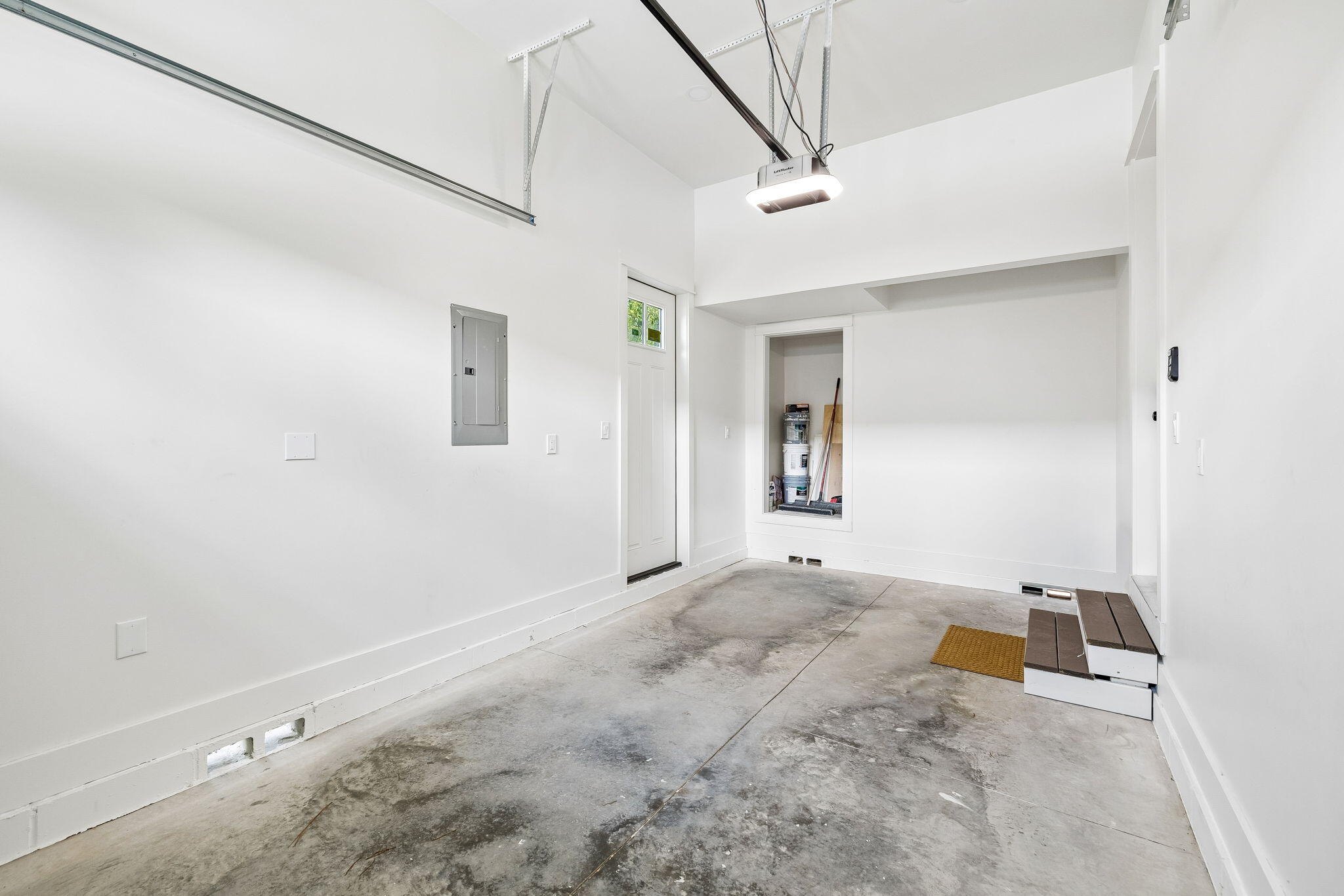MAGNOLIA BEACH - Residential