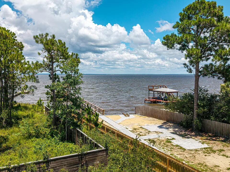 SHELTER COVE ESTATES - Land