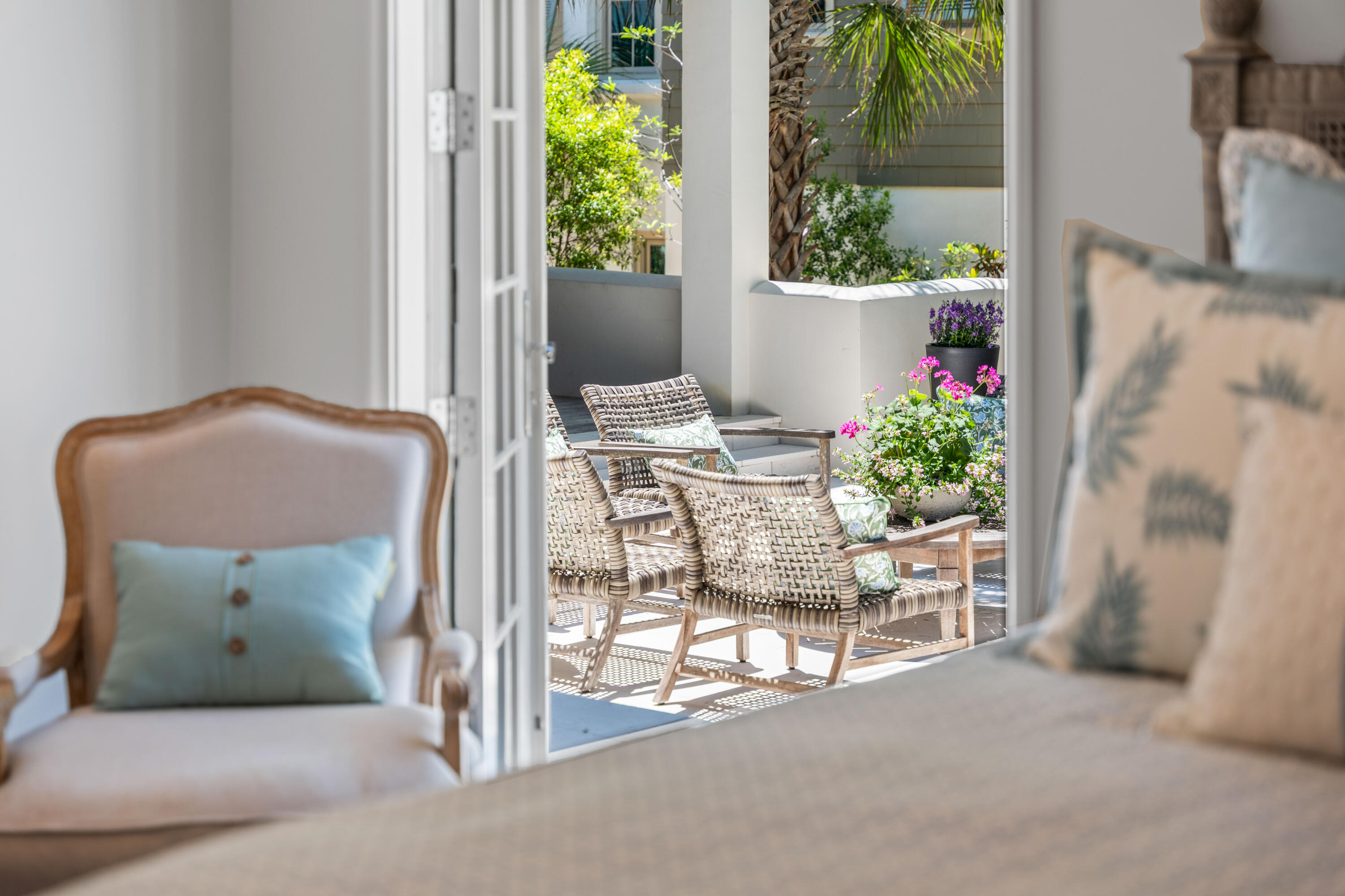 RETREAT THE - Residential