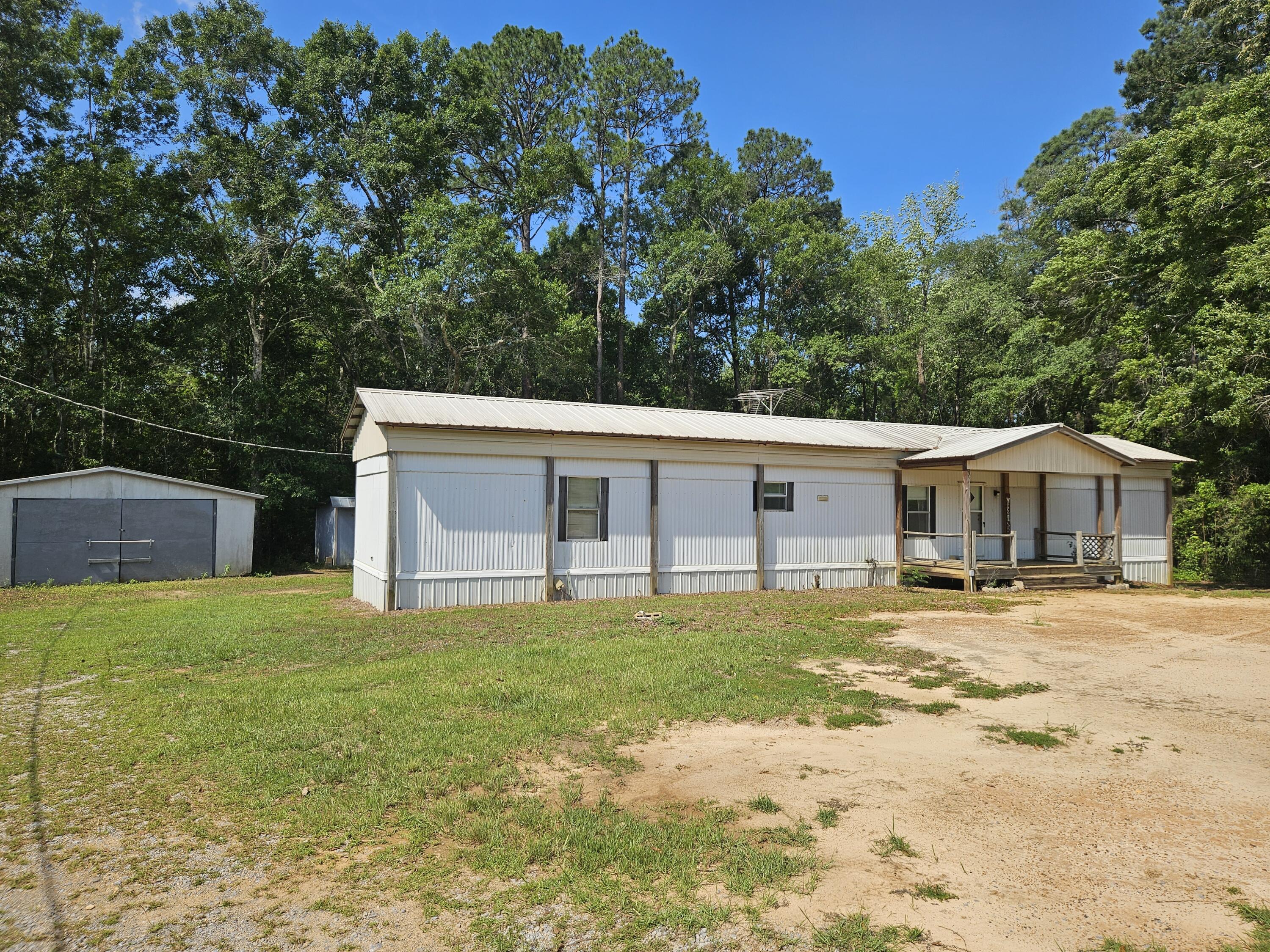 3BR/2BA Manufactured Home on 1.8 Acres - Westville, FL
This 3-bedroom, 2-bathroom manufactured home sits on 1.8 acres along Hwy 2 in Westville, Walton County. The master bath includes a soaking tub and separate shower. Out back, a covered wood deck offers a comfortable outdoor space. With nearly 2 acres, there's room to spread out and enjoy rural living at an affordable price point.