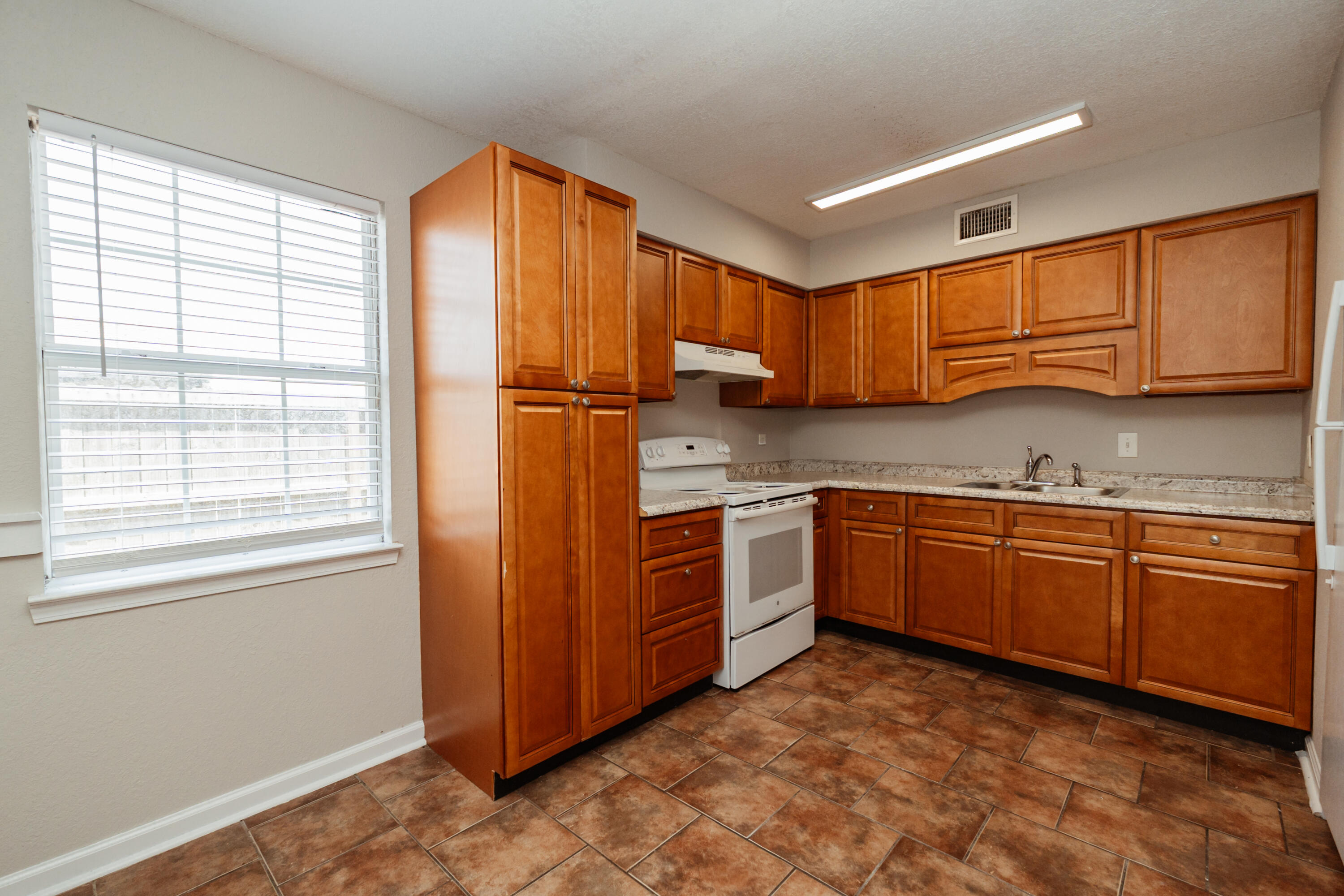 BAY BREEZE - Residential Lease