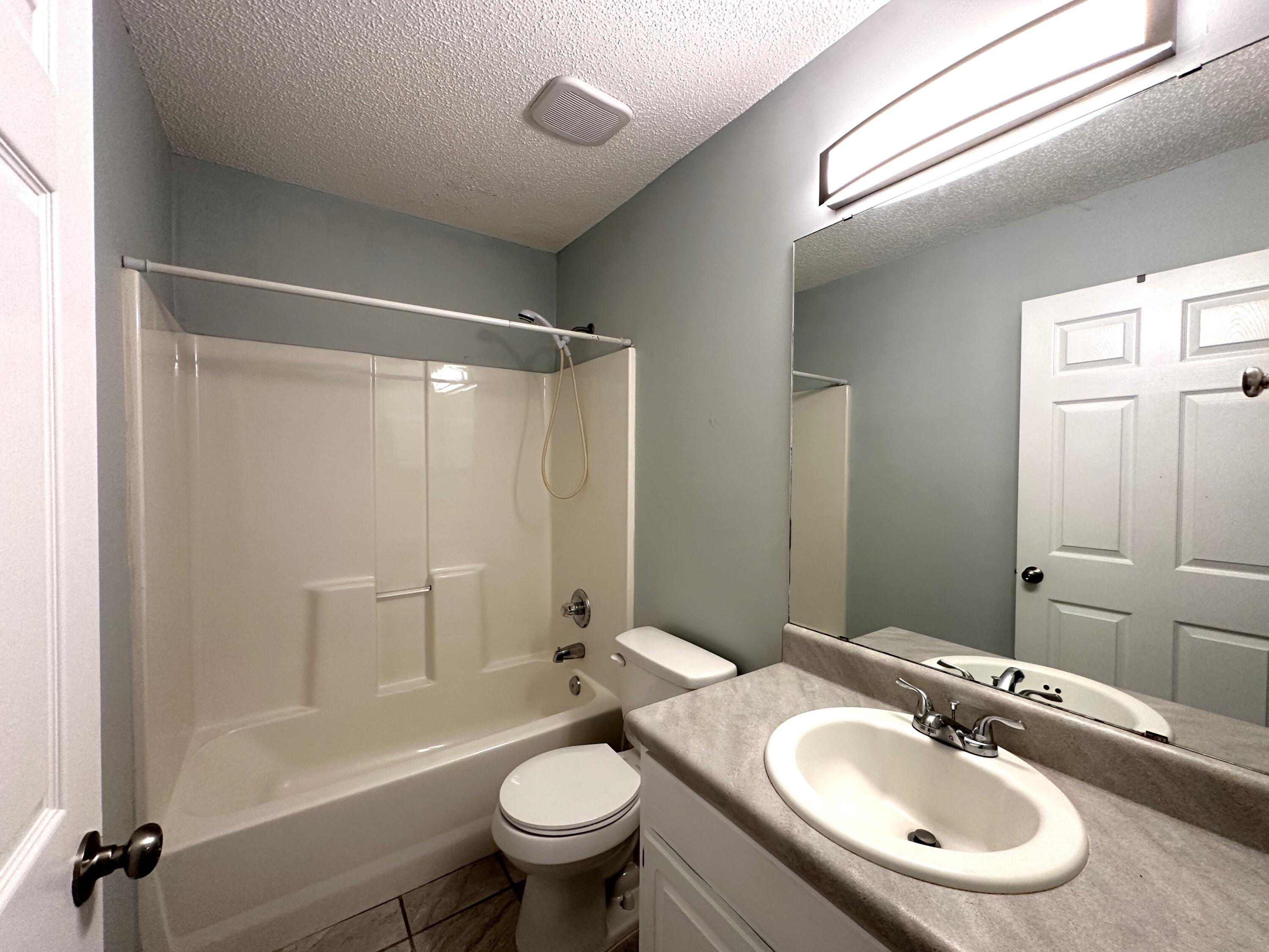 STEEPLECHASE PH II - Residential Lease