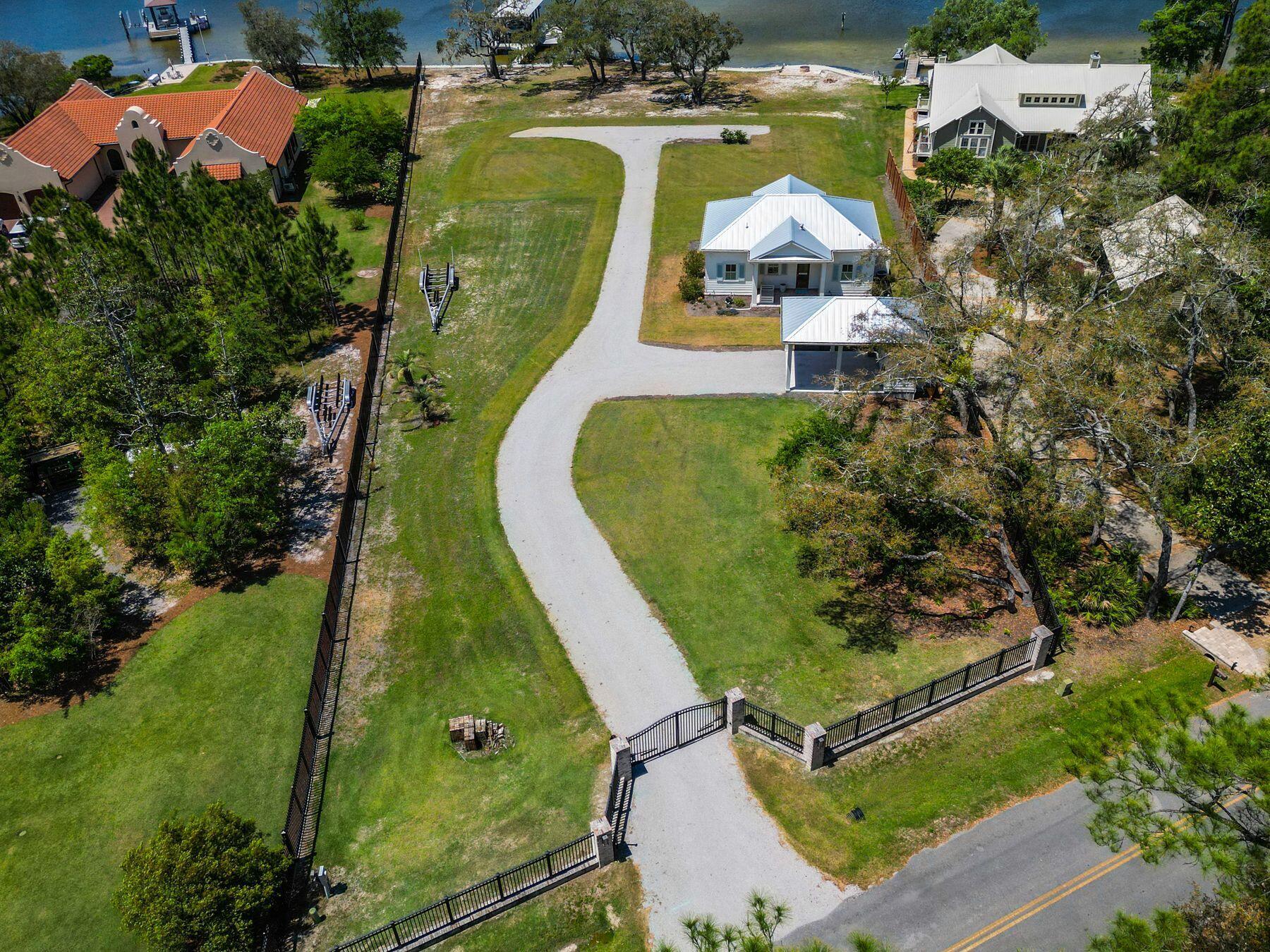 HEWETT BAYOU - Land