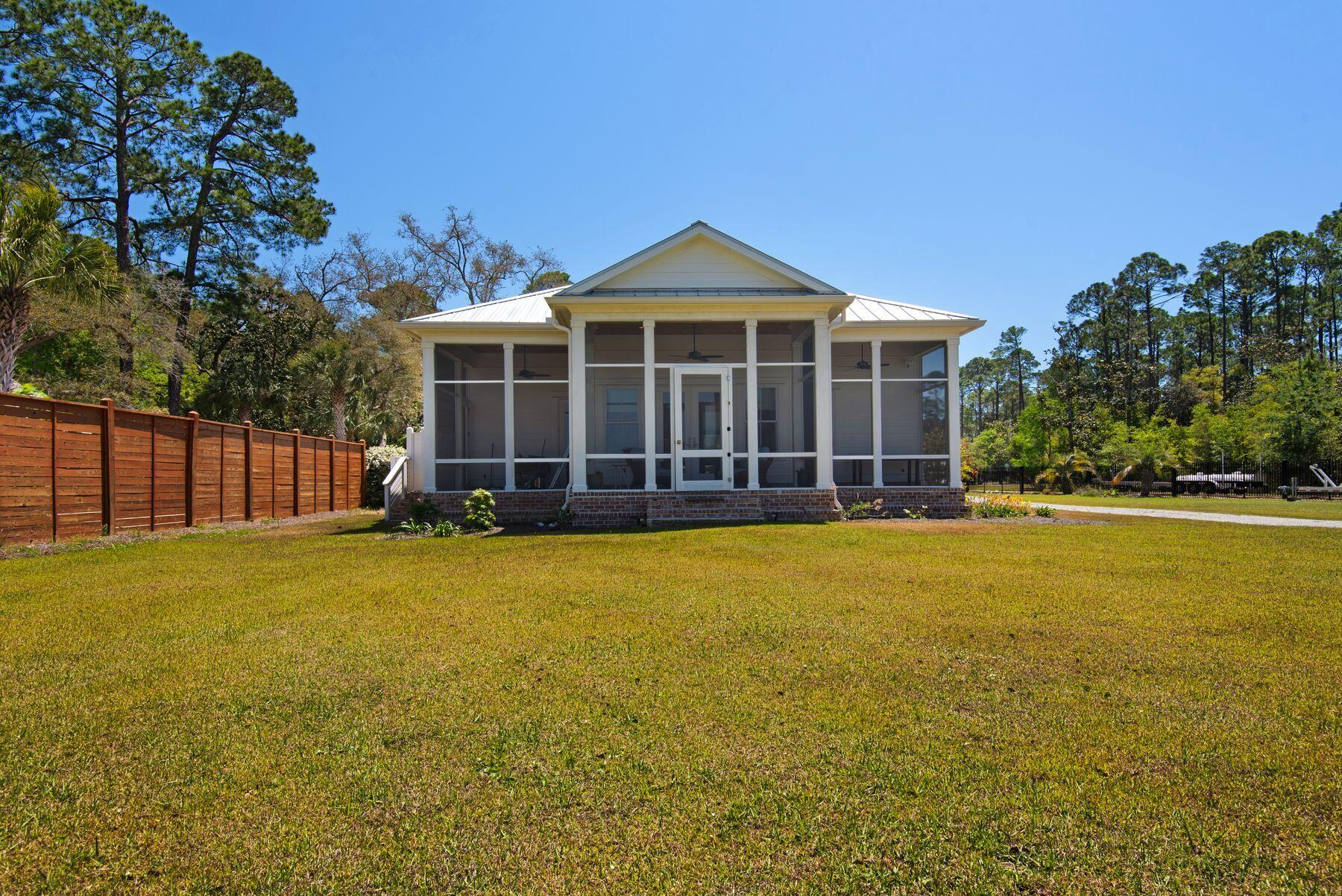 HEWETT BAYOU - Land
