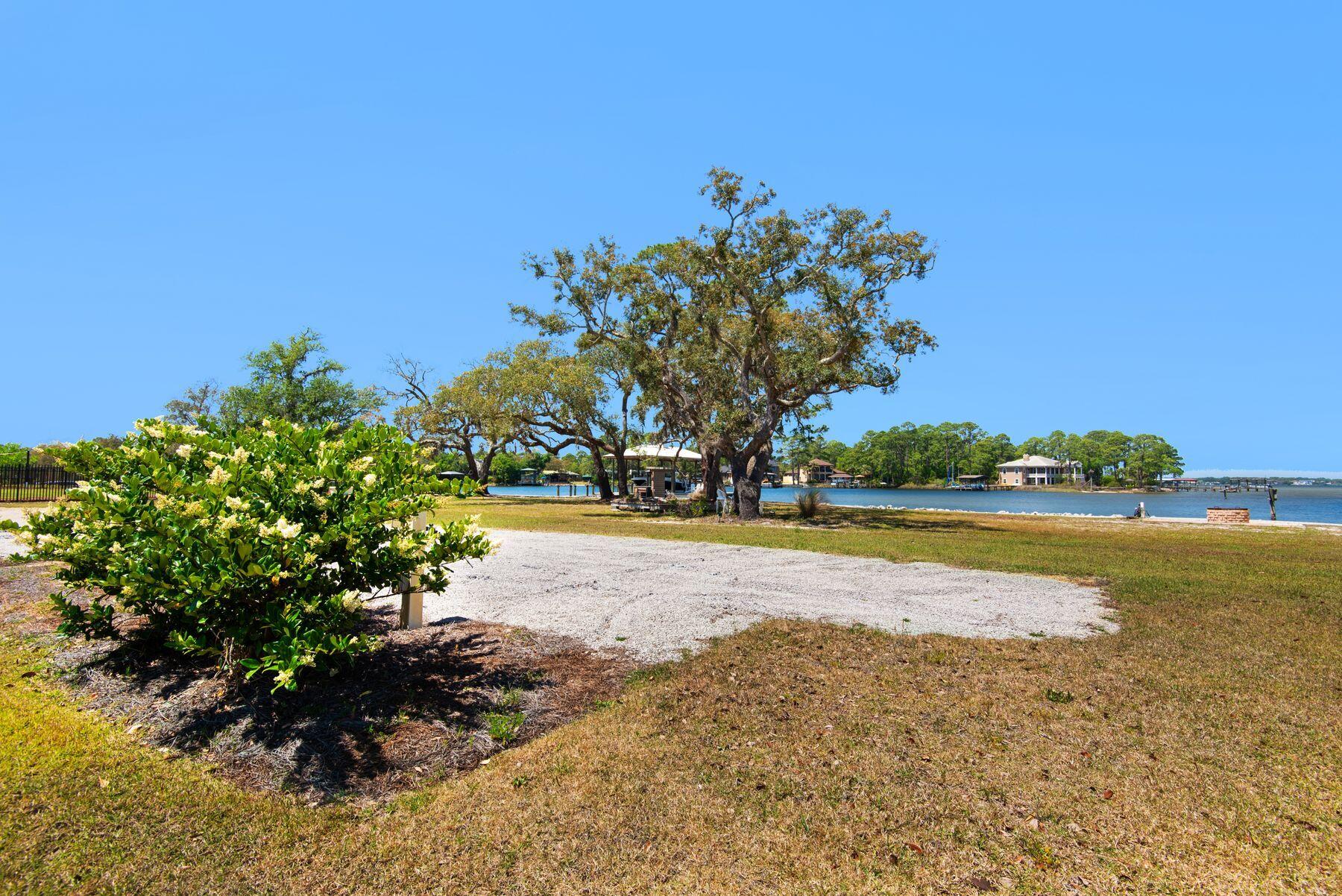 HEWETT BAYOU - Land