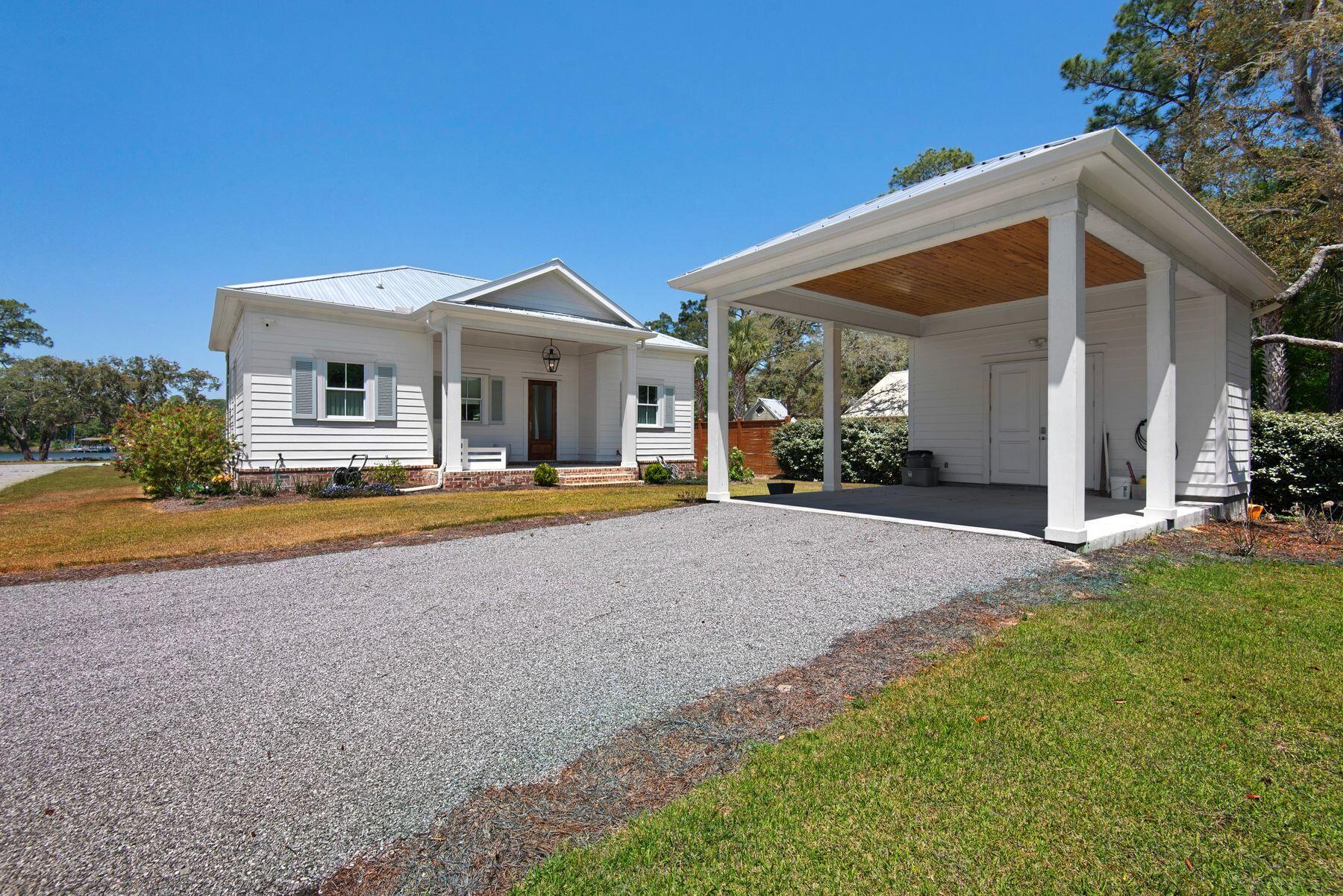 HEWETT BAYOU - Land