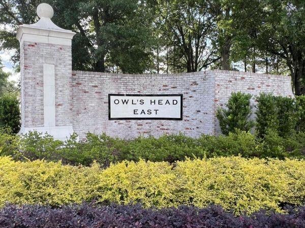 OWL'S HEAD EAST - Land