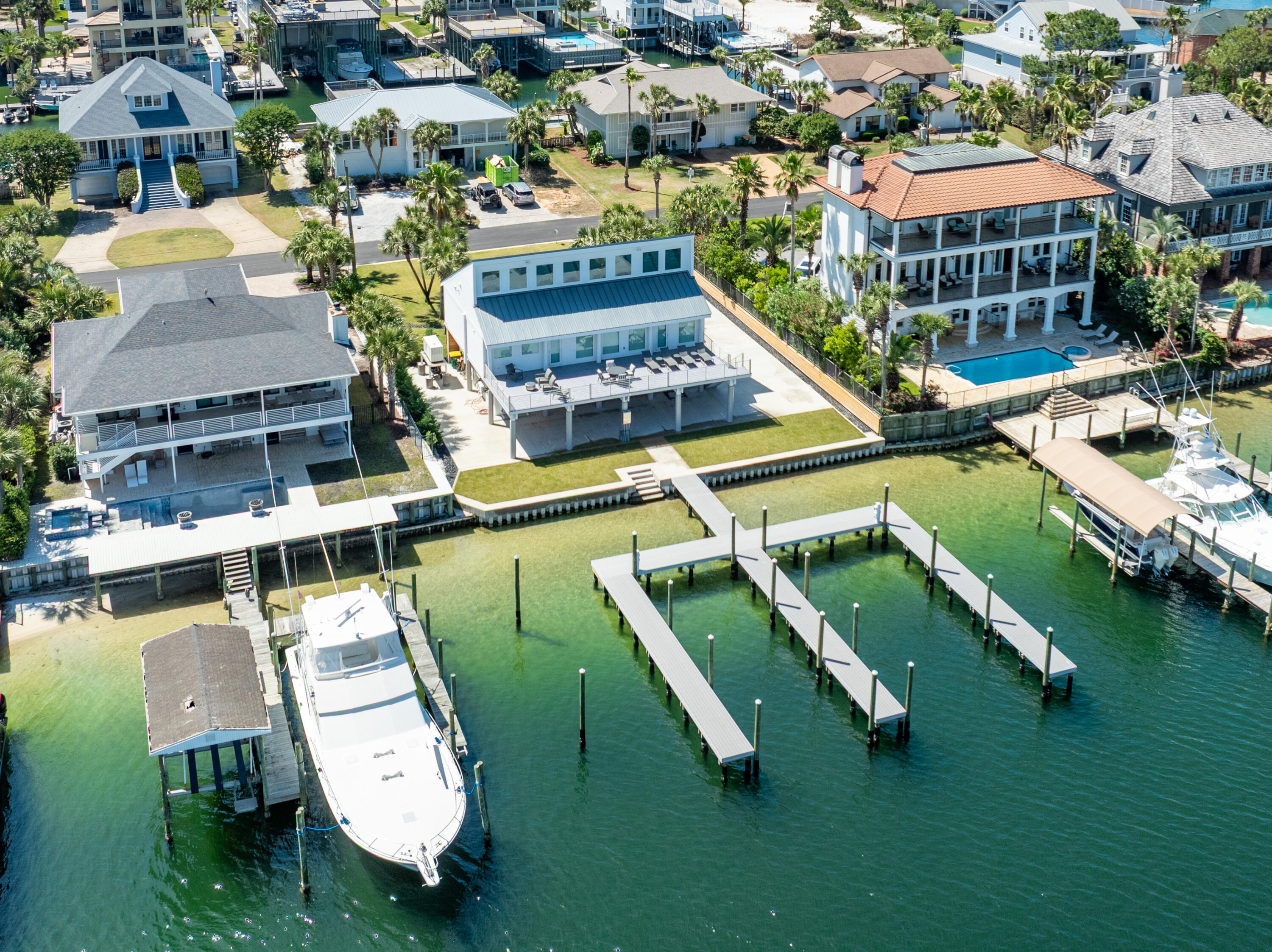Extraordinary Harbor-Front Estate in Destin, Florida!