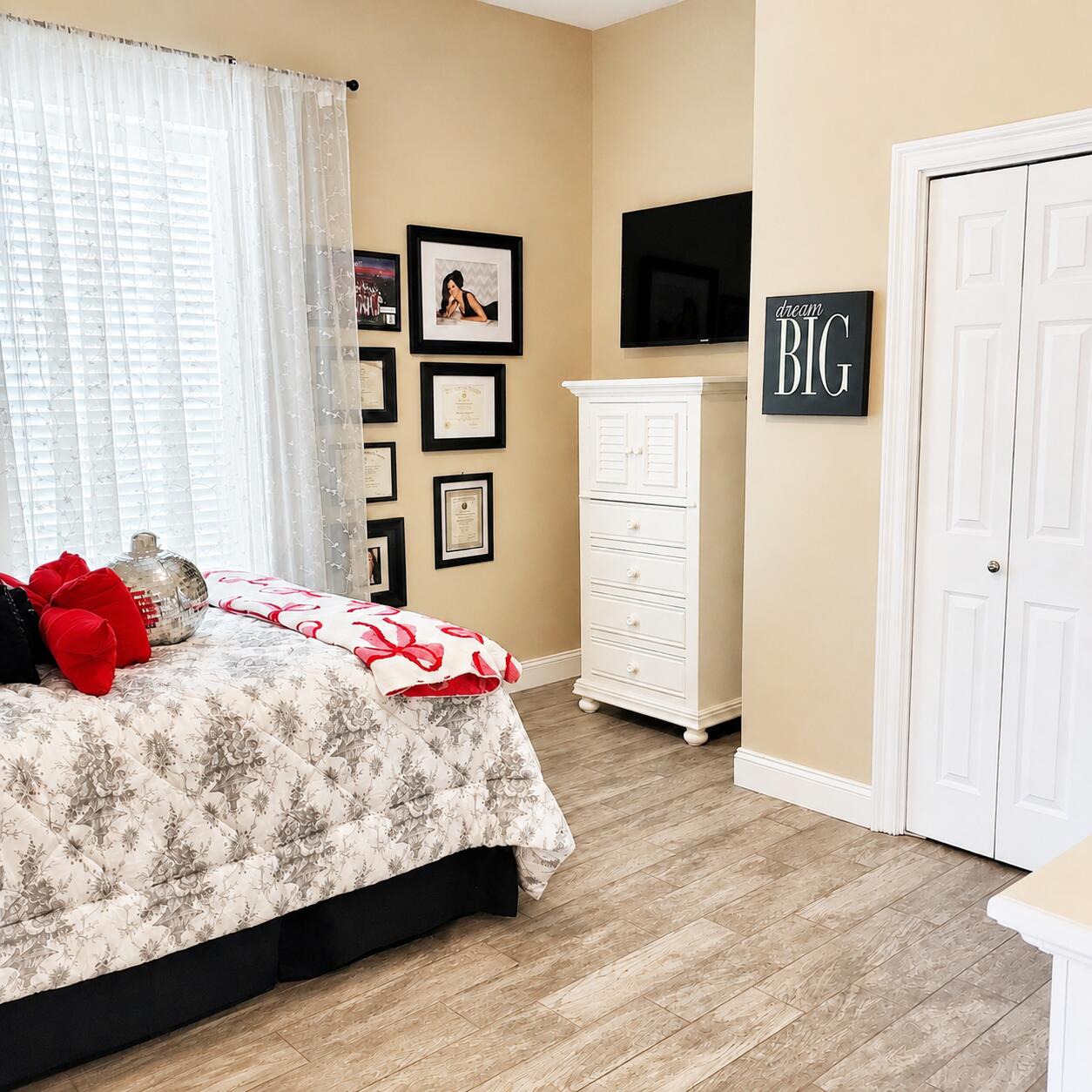 EMERALD LAKES PH 2 - Residential