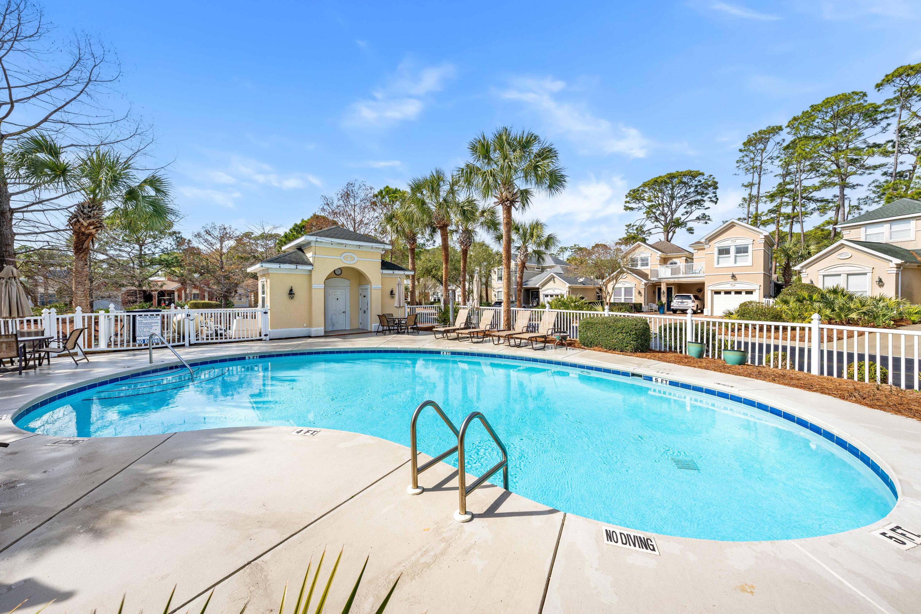 FAIRWAY VILLAS - Residential