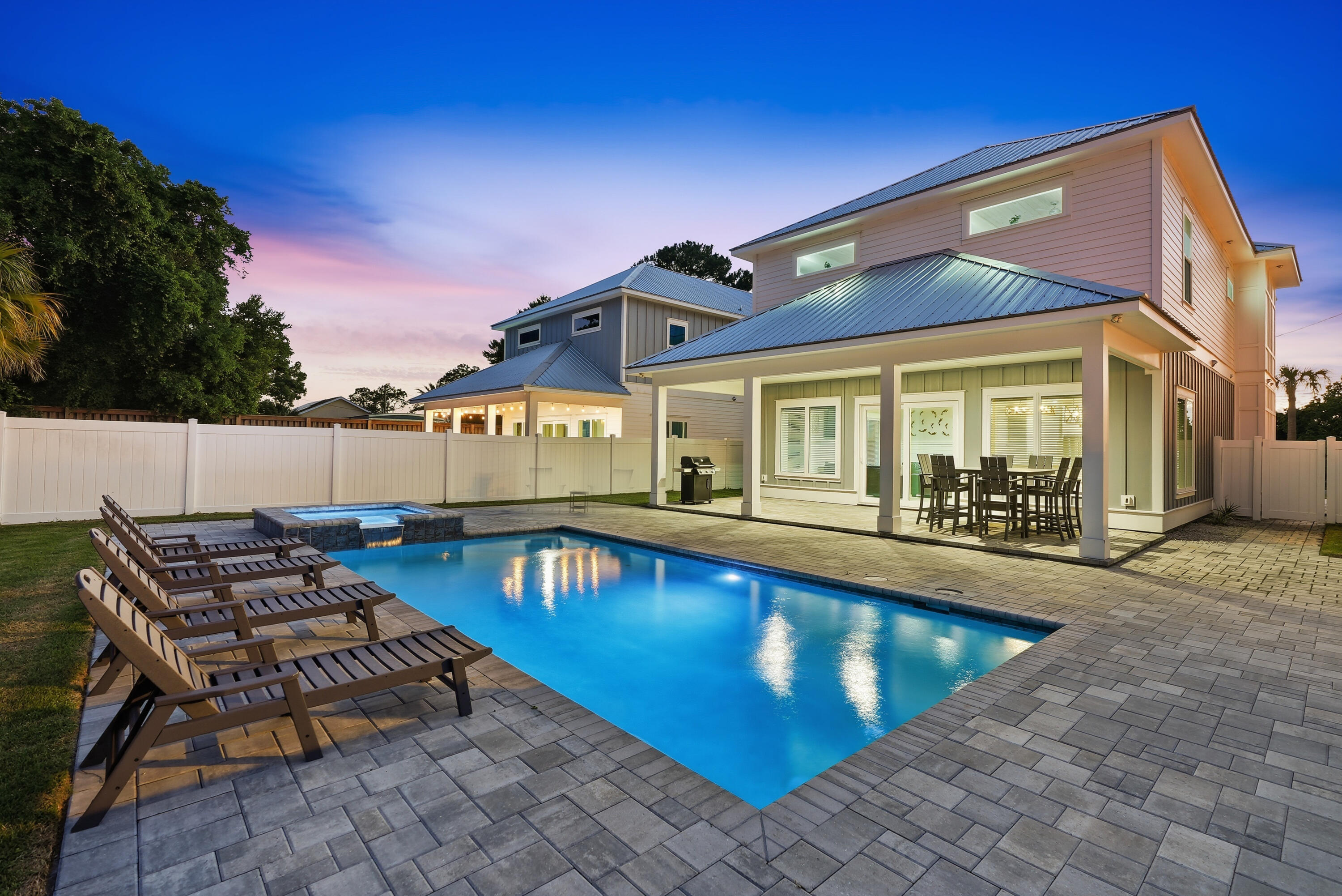 LAGUNA BEACH - Residential