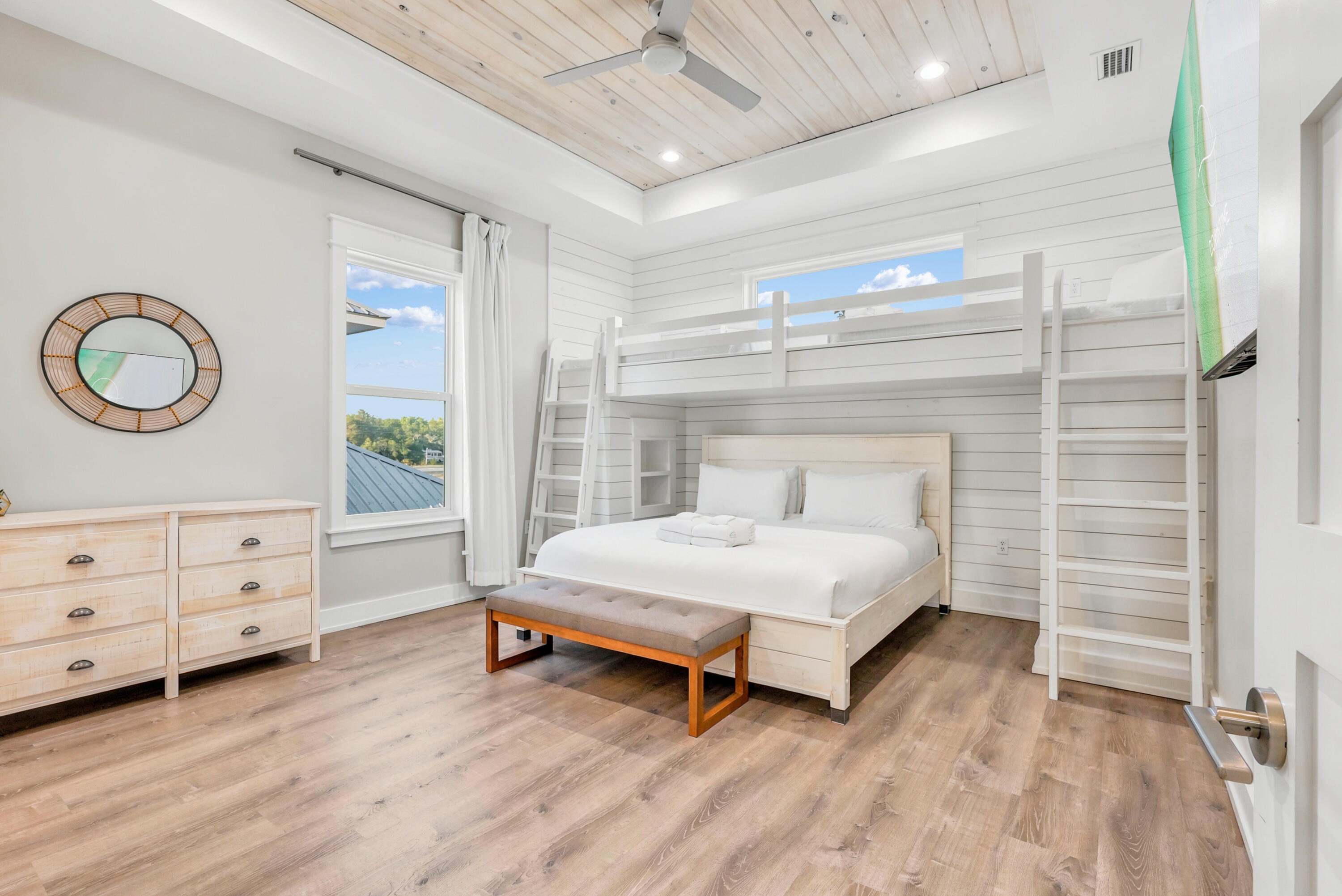LAGUNA BEACH - Residential