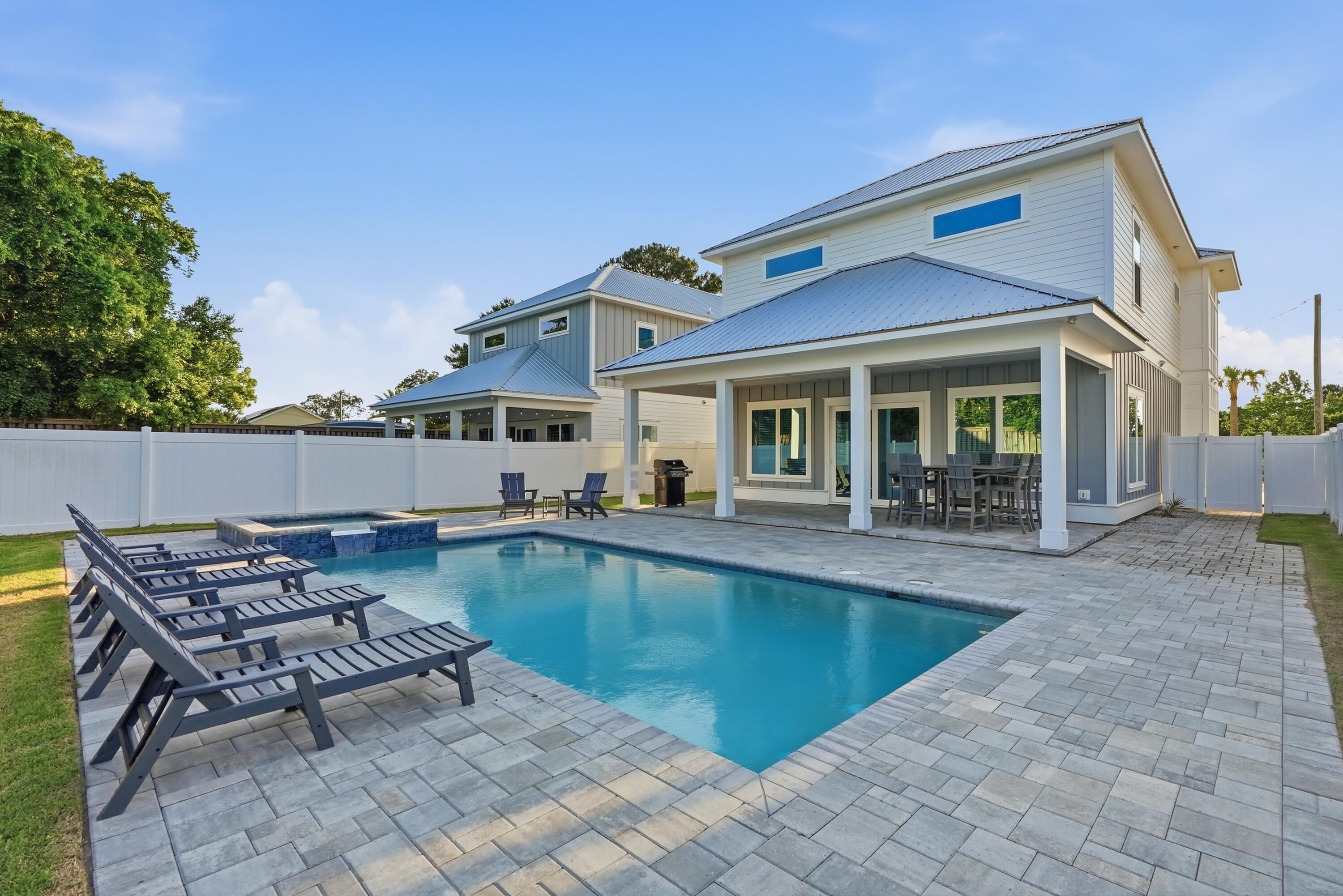 LAGUNA BEACH - Residential