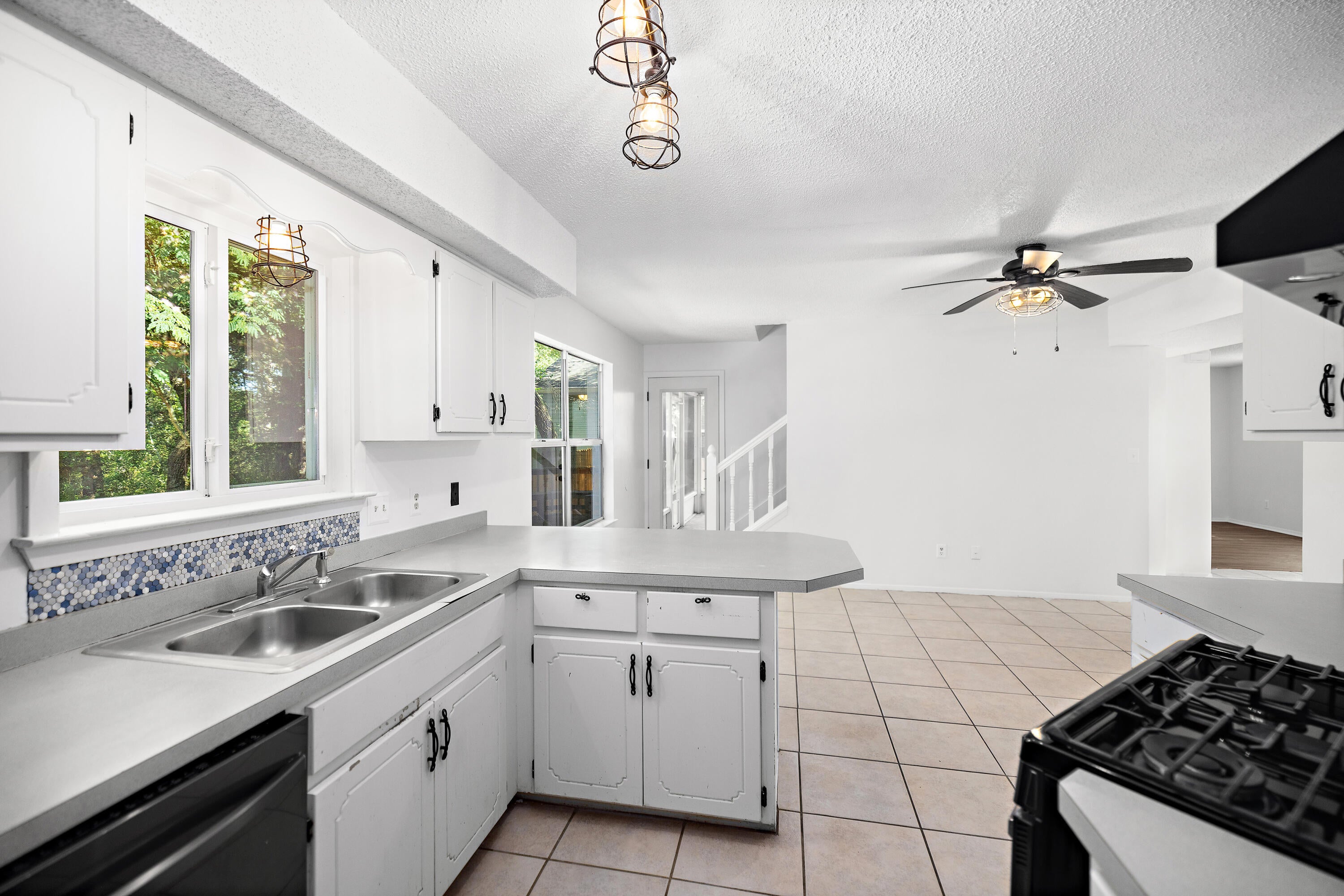 COLLEGE OAKS - Residential