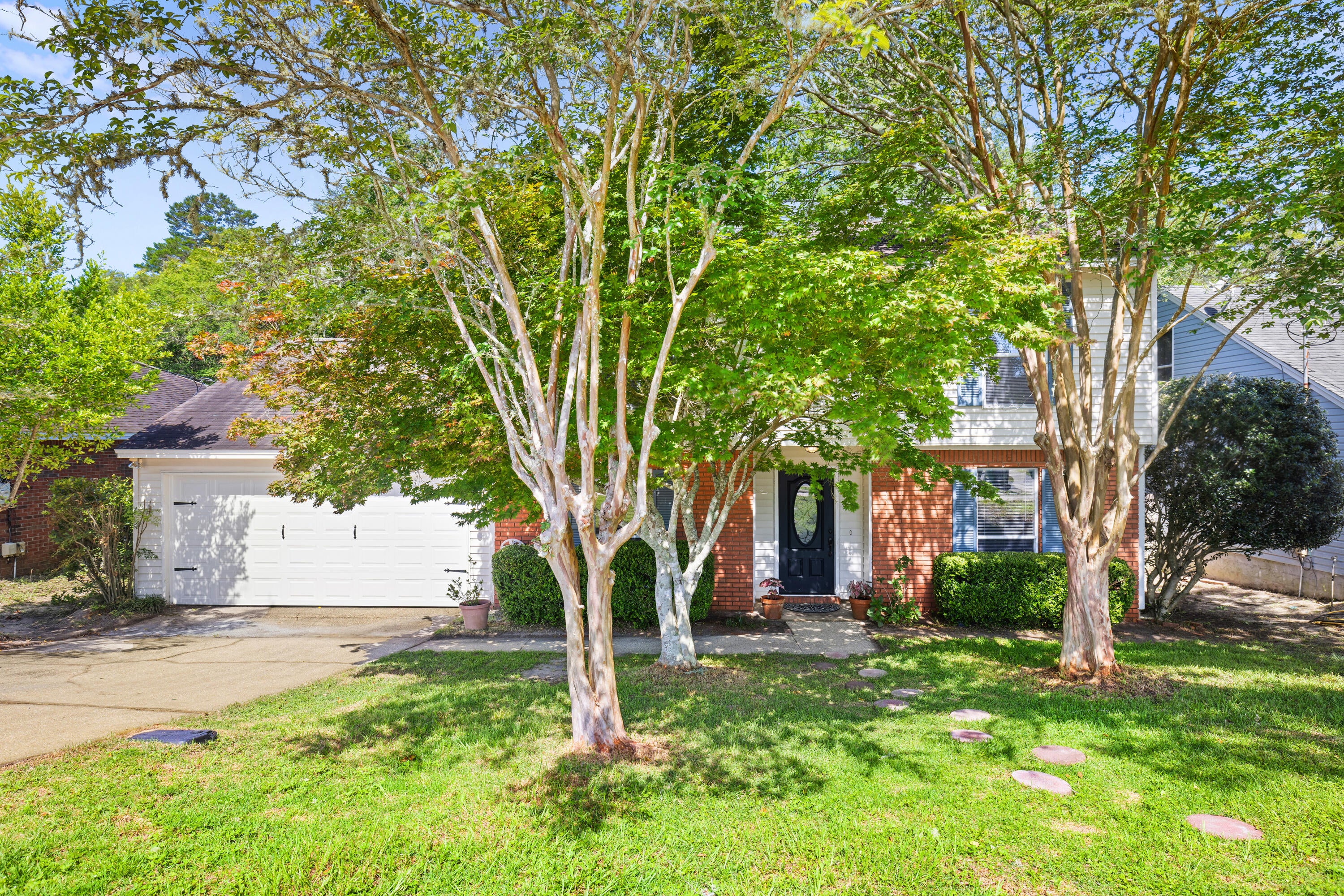 COLLEGE OAKS - Residential