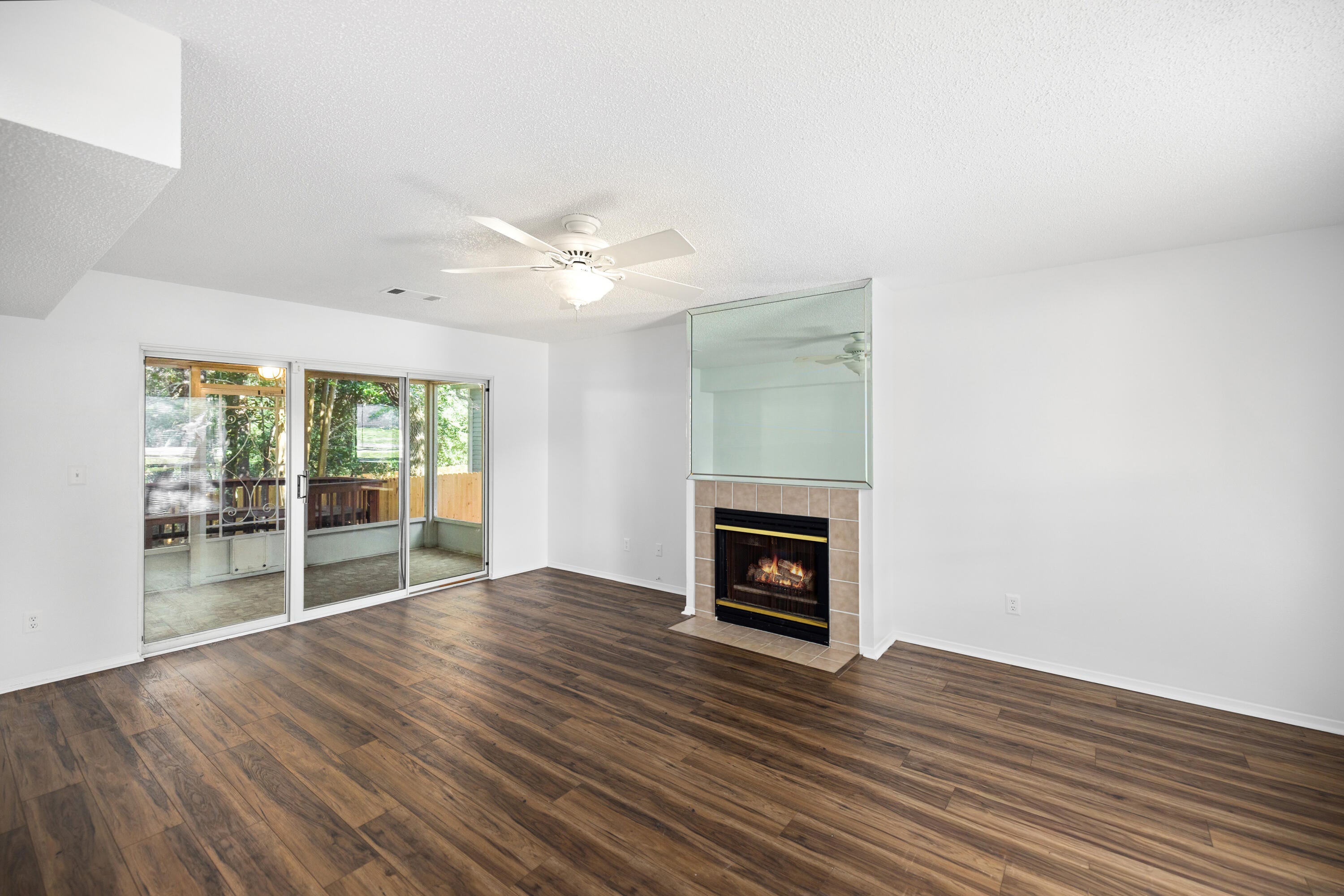 COLLEGE OAKS - Residential