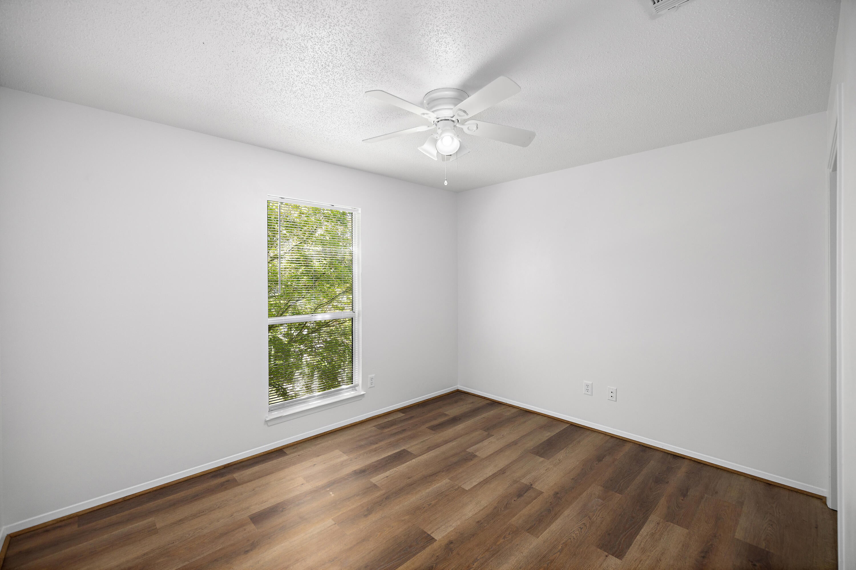 COLLEGE OAKS - Residential