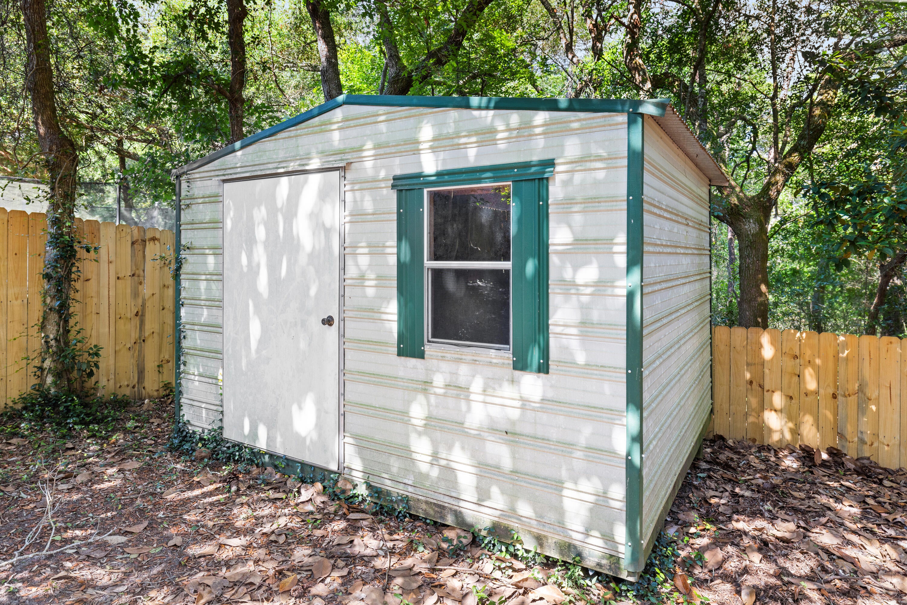 COLLEGE OAKS - Residential