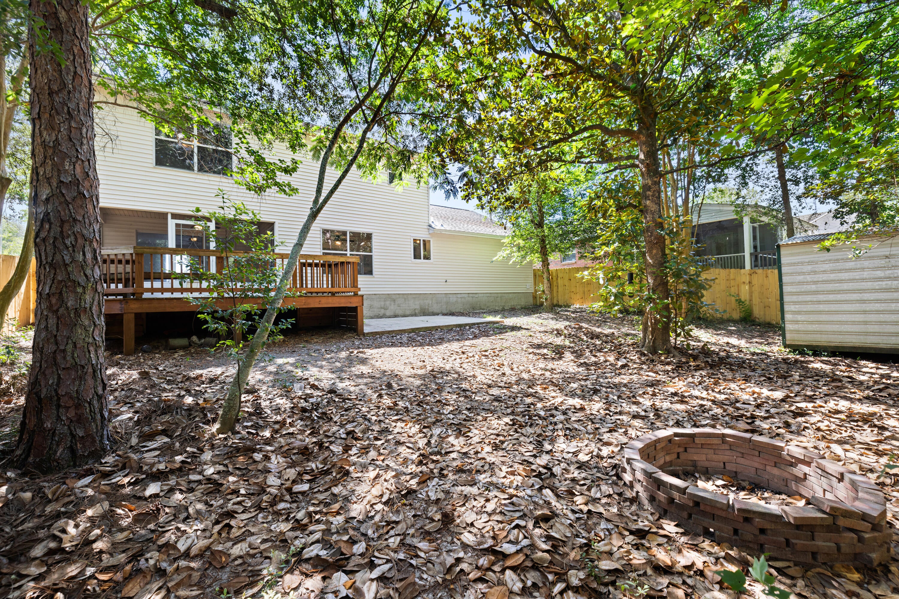 COLLEGE OAKS - Residential