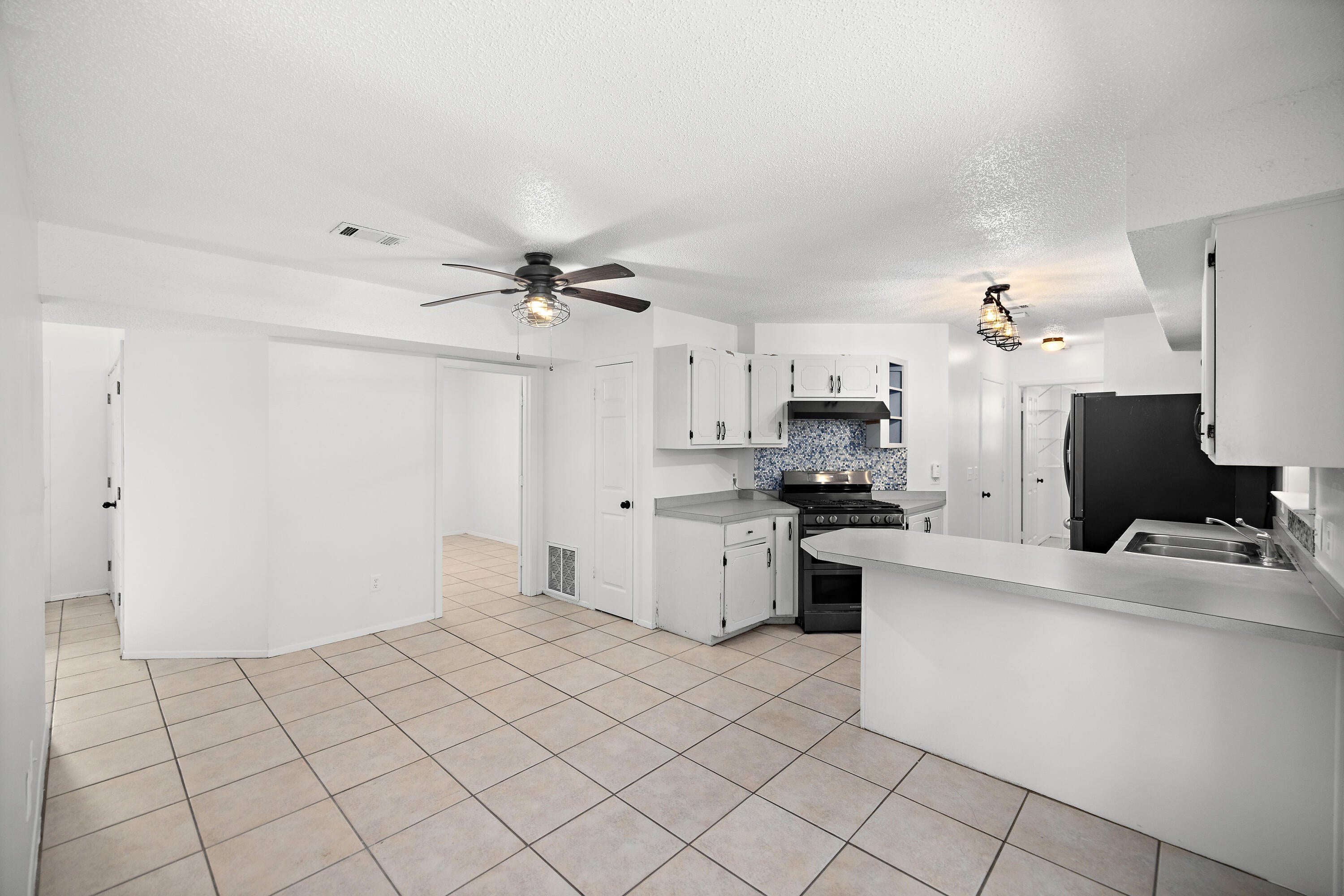 COLLEGE OAKS - Residential