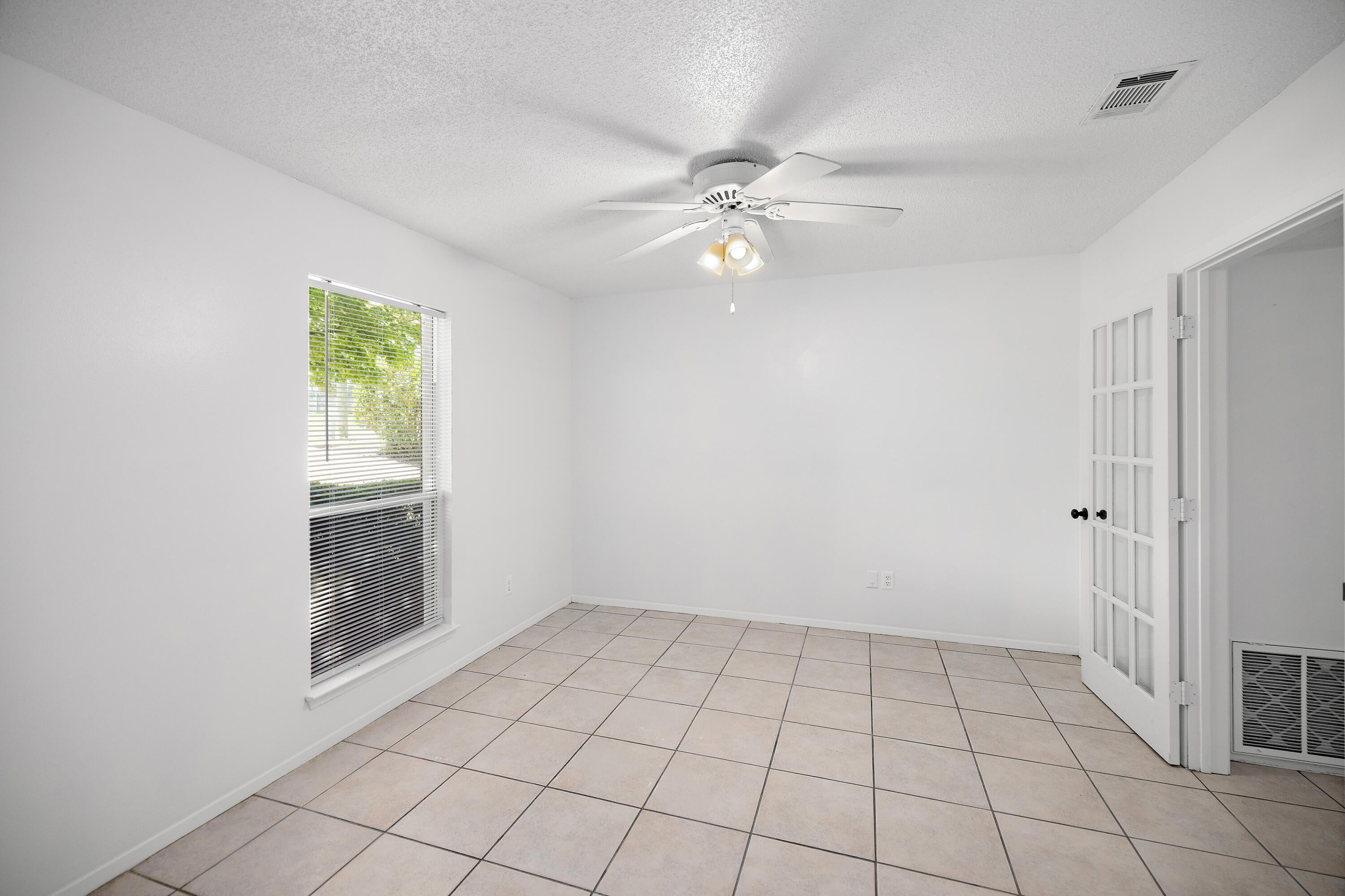 COLLEGE OAKS - Residential