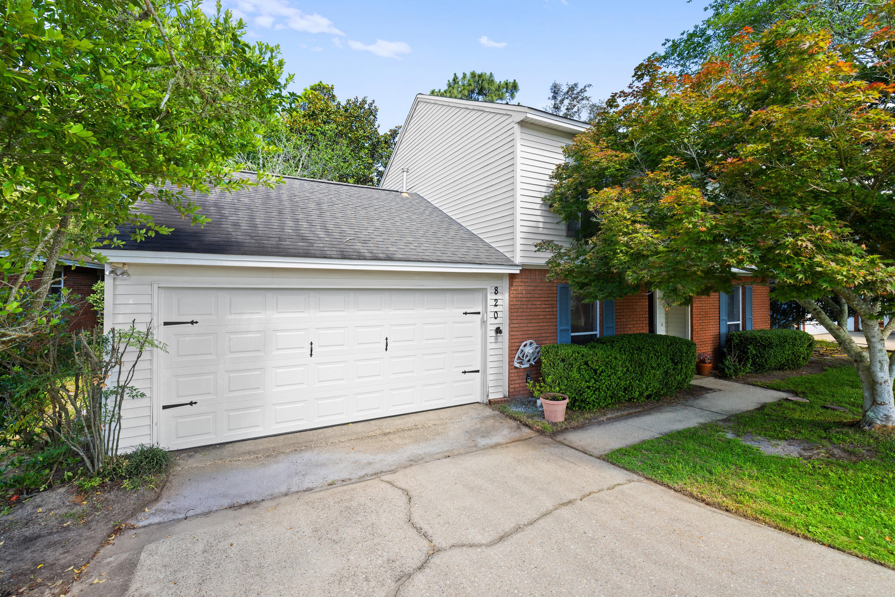 COLLEGE OAKS - Residential