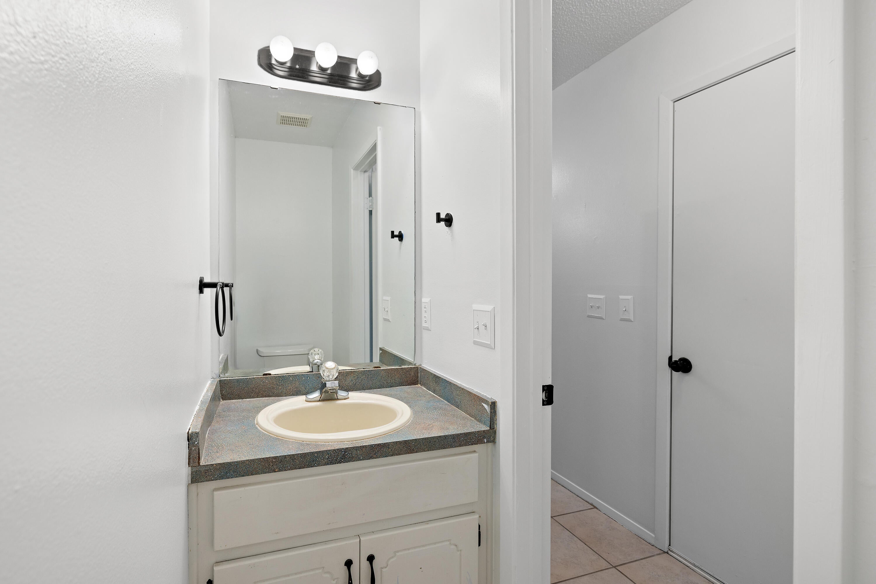 COLLEGE OAKS - Residential