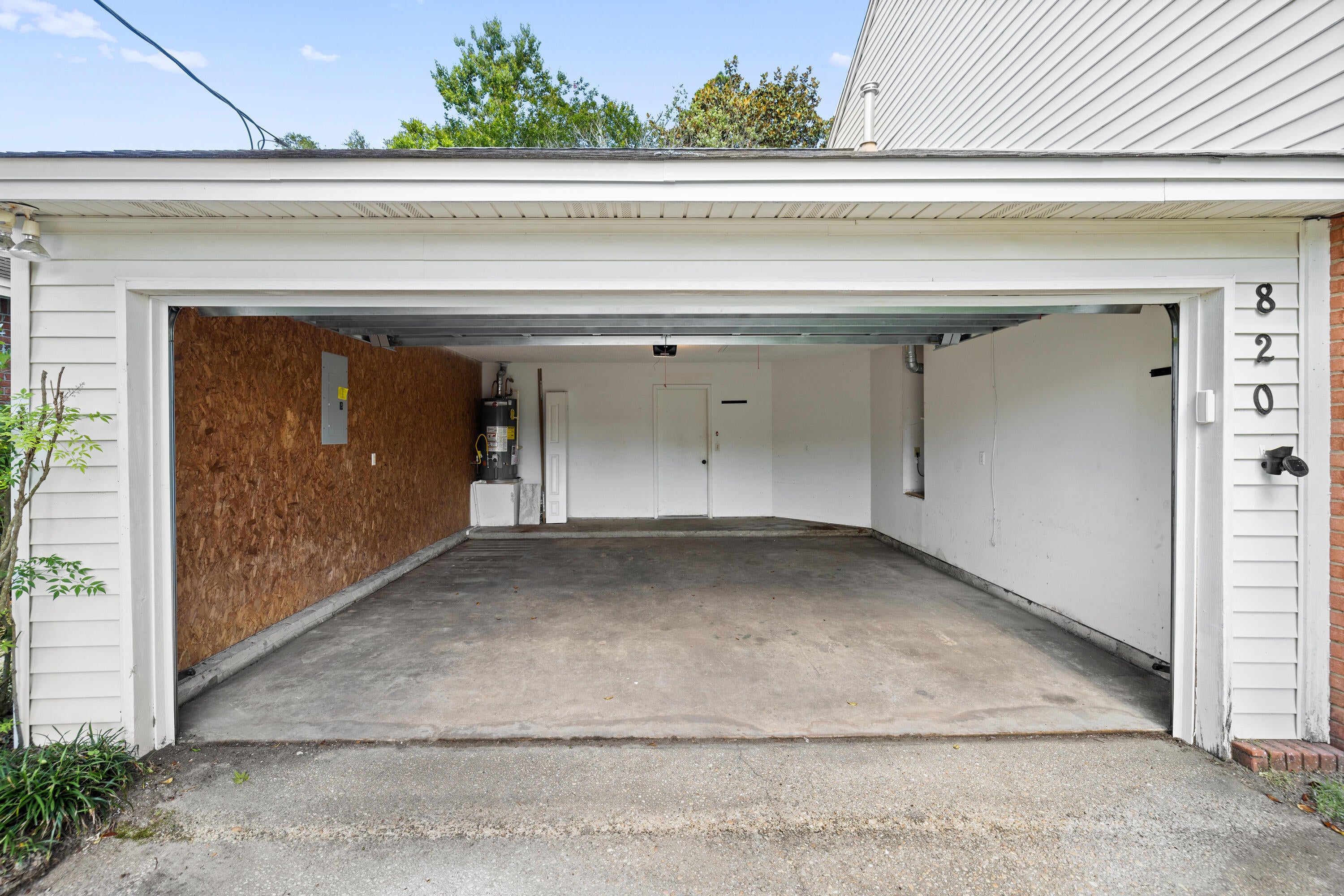 COLLEGE OAKS - Residential