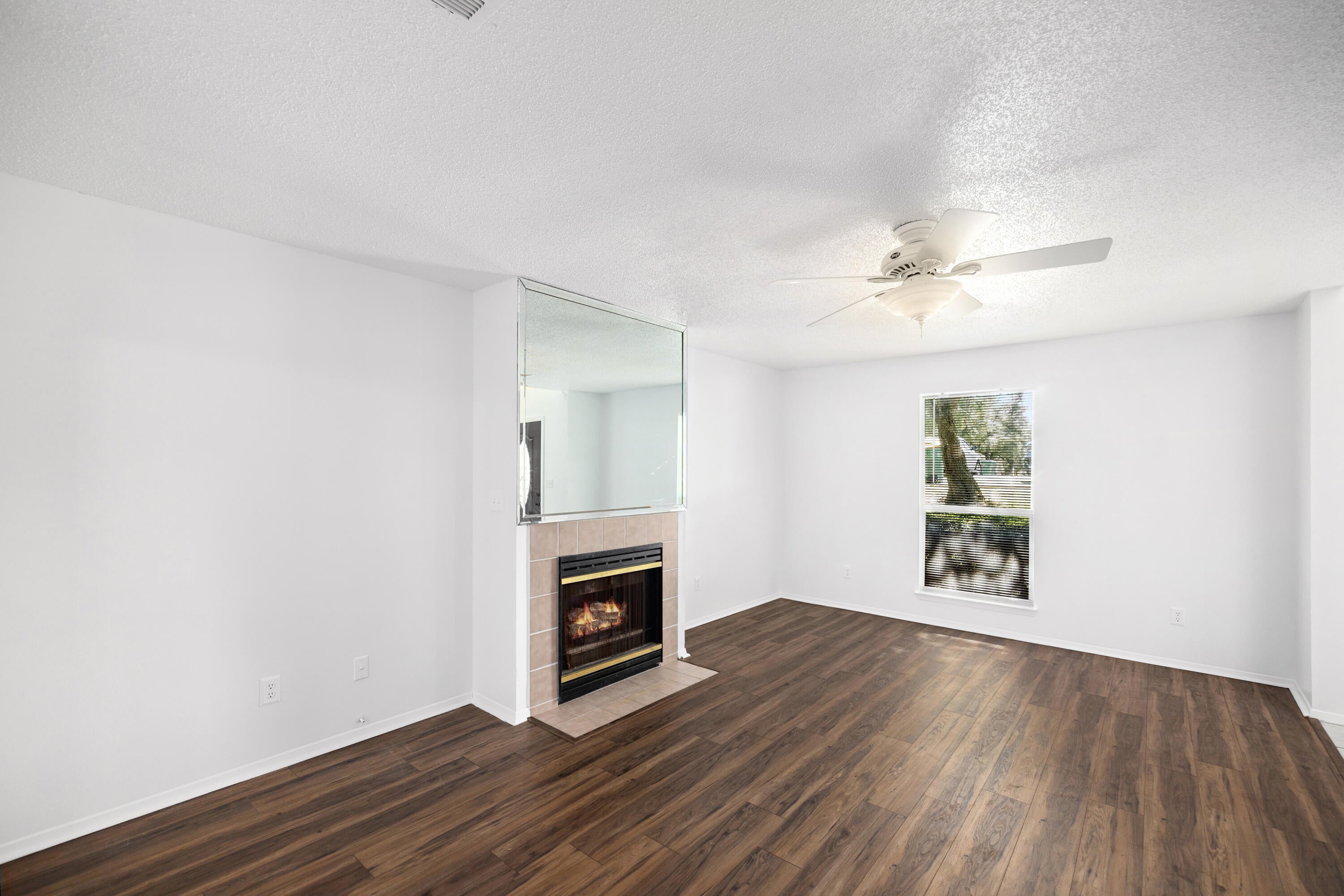 COLLEGE OAKS - Residential