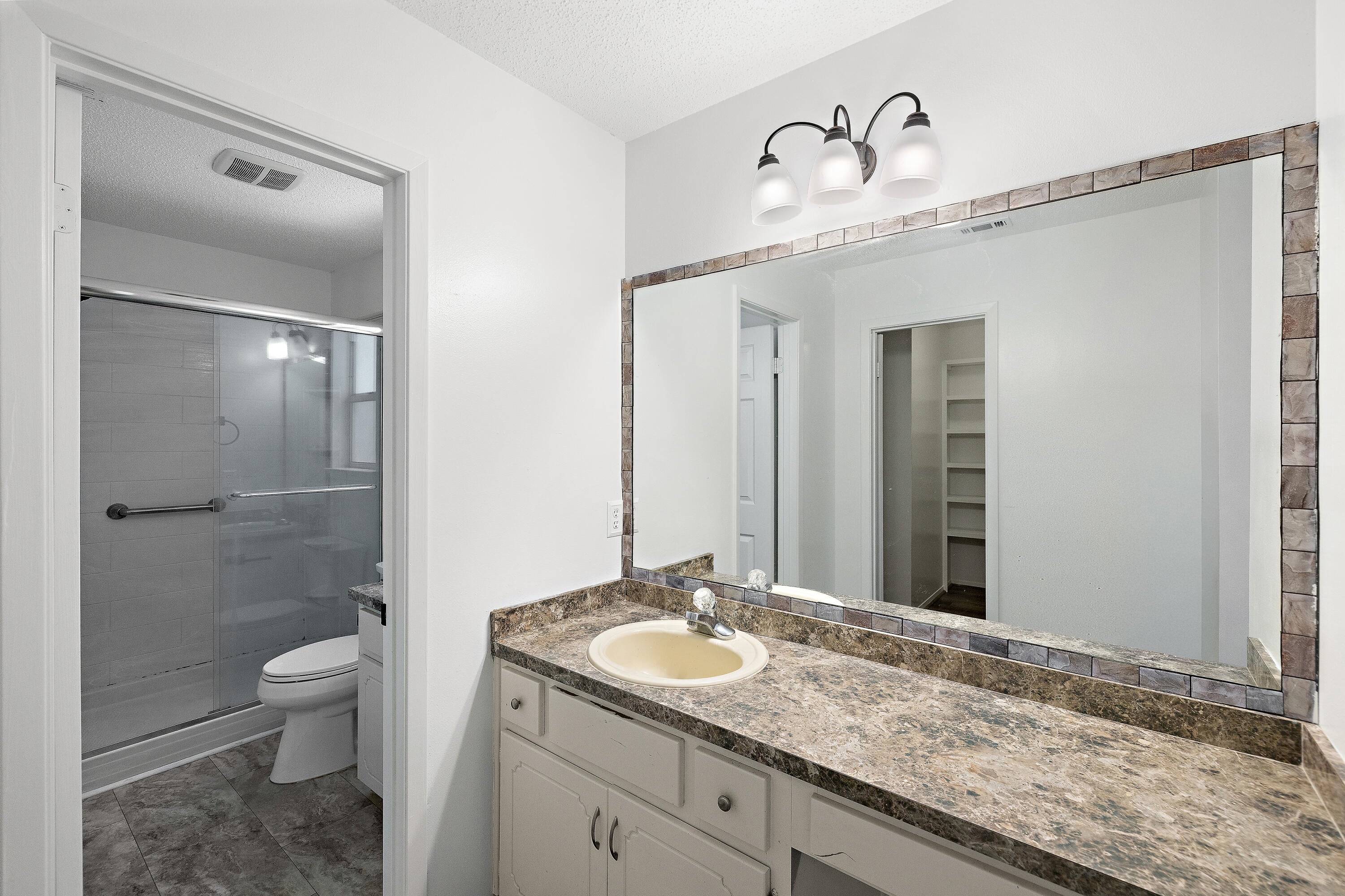COLLEGE OAKS - Residential