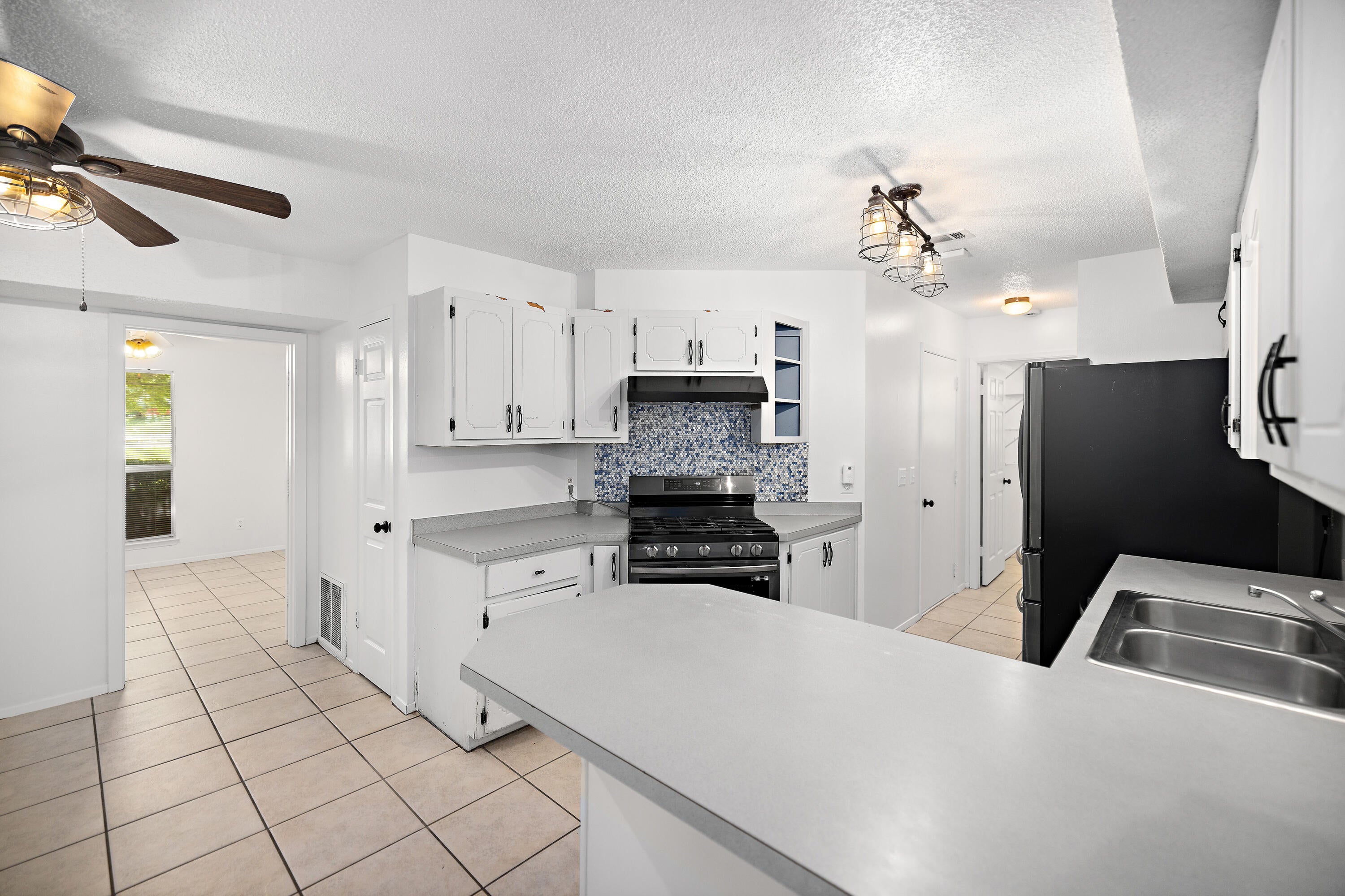 COLLEGE OAKS - Residential