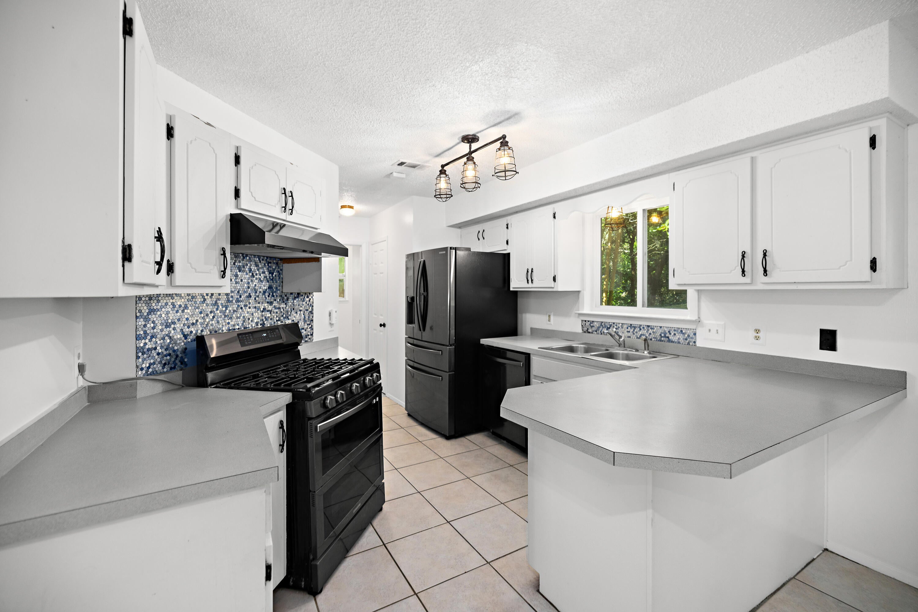 COLLEGE OAKS - Residential