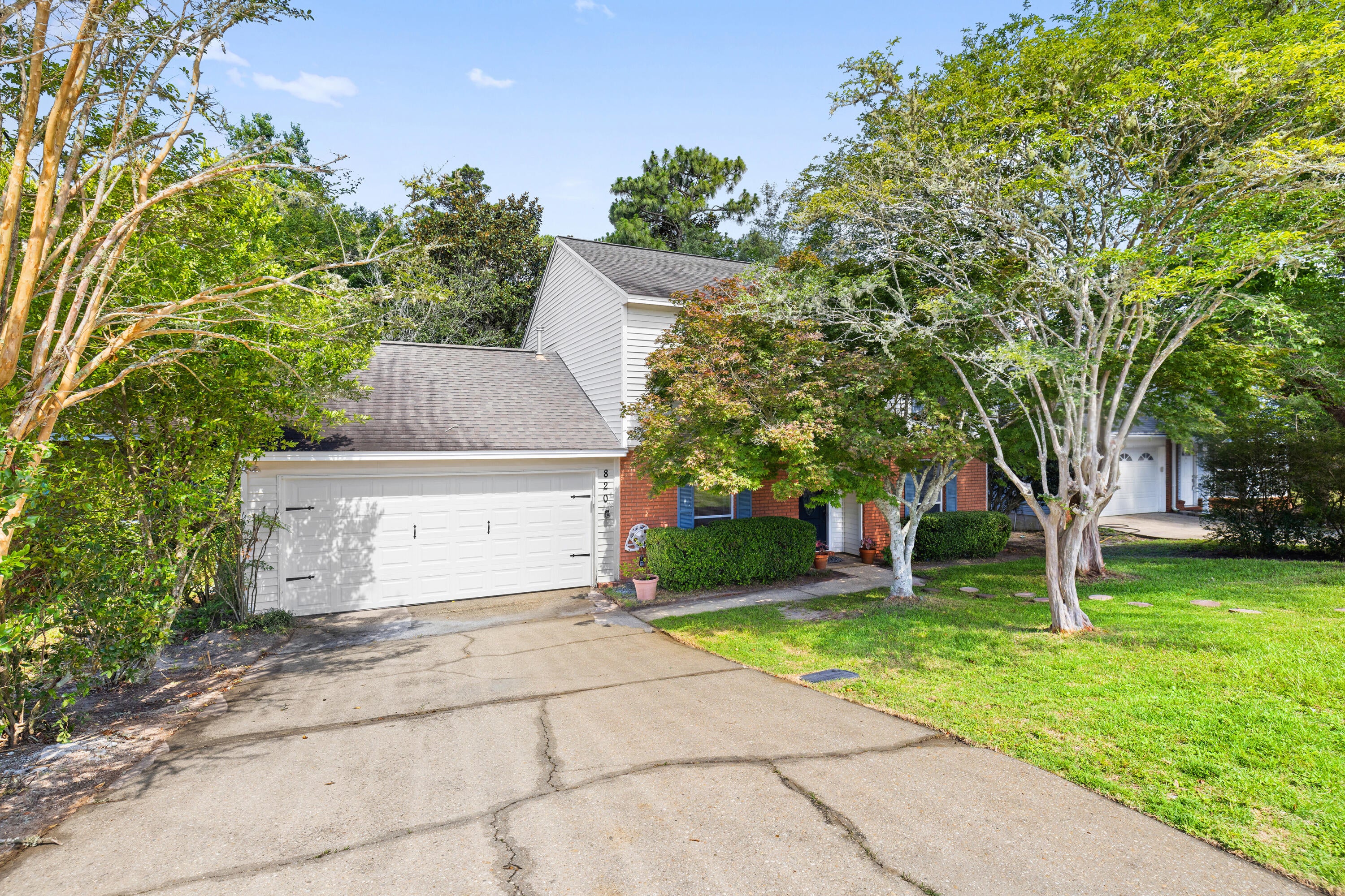 COLLEGE OAKS - Residential