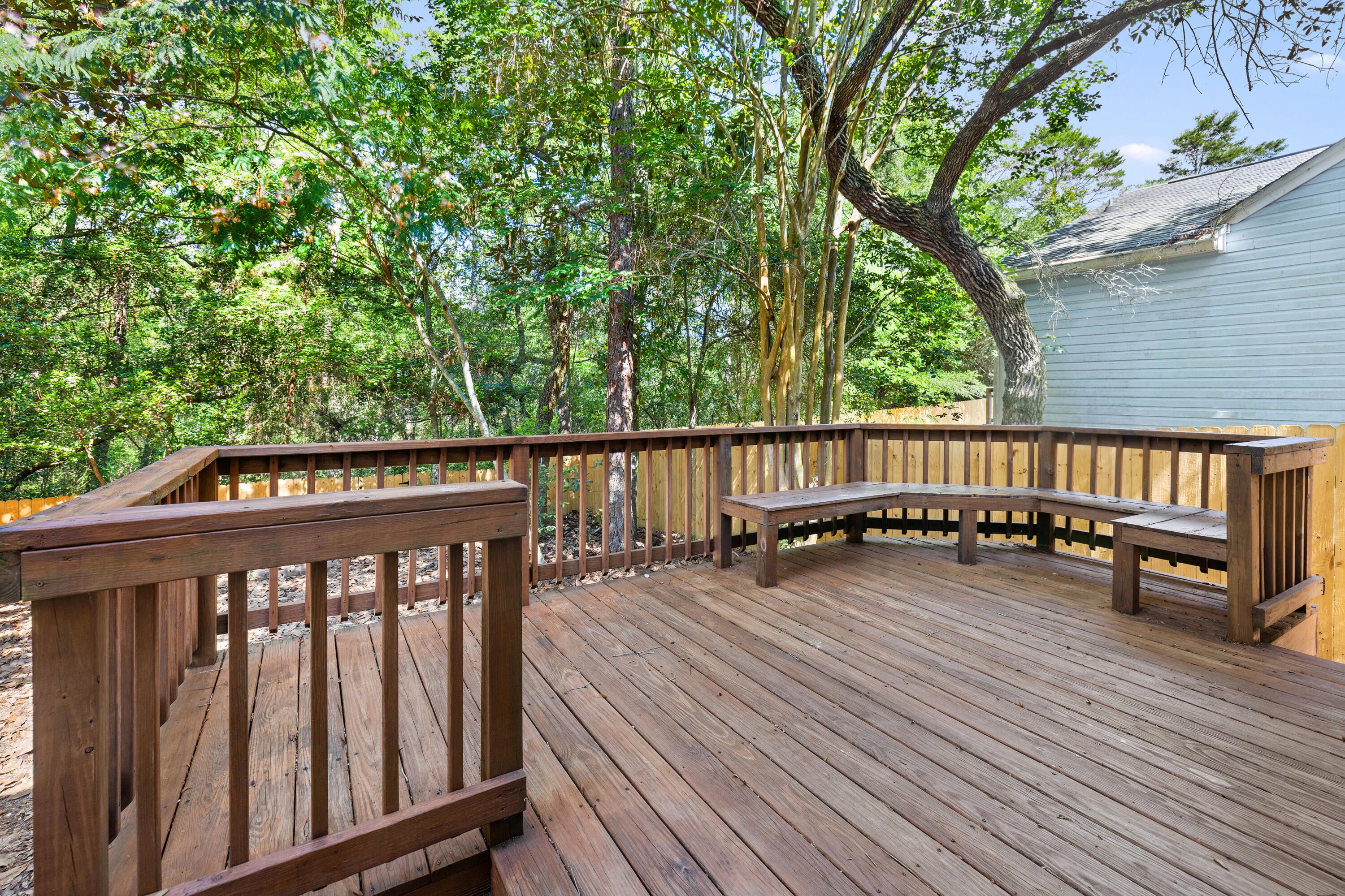 COLLEGE OAKS - Residential