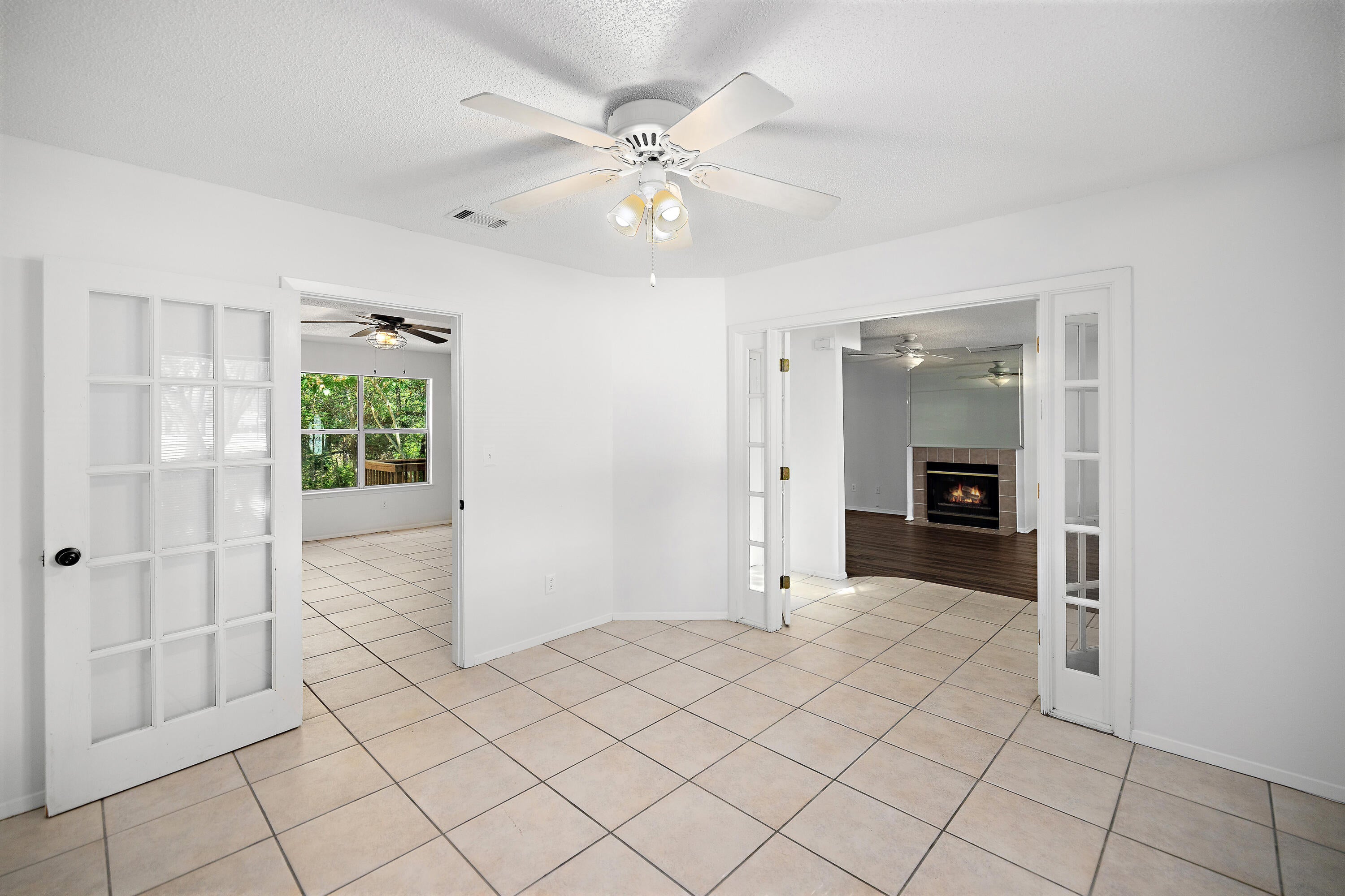 COLLEGE OAKS - Residential