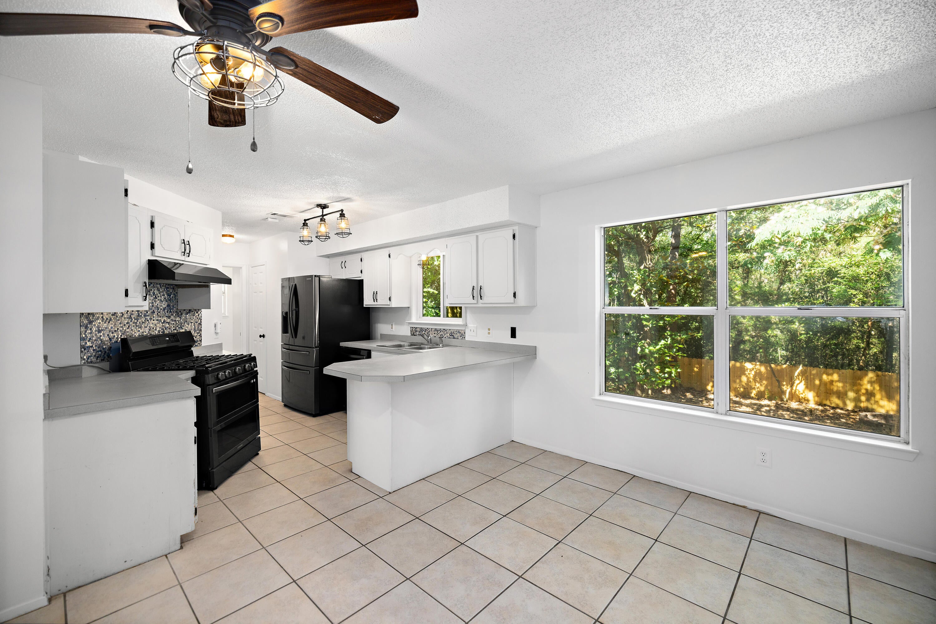 COLLEGE OAKS - Residential