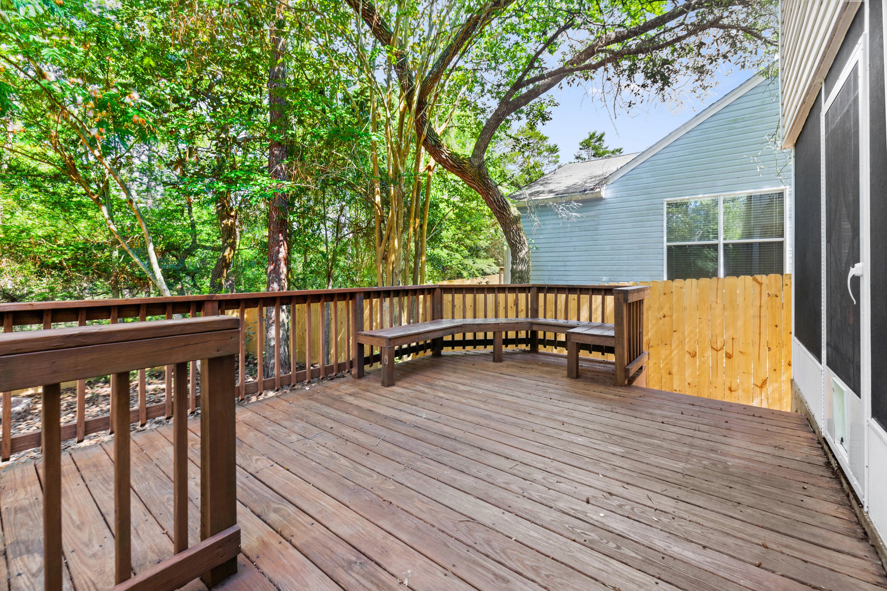 COLLEGE OAKS - Residential