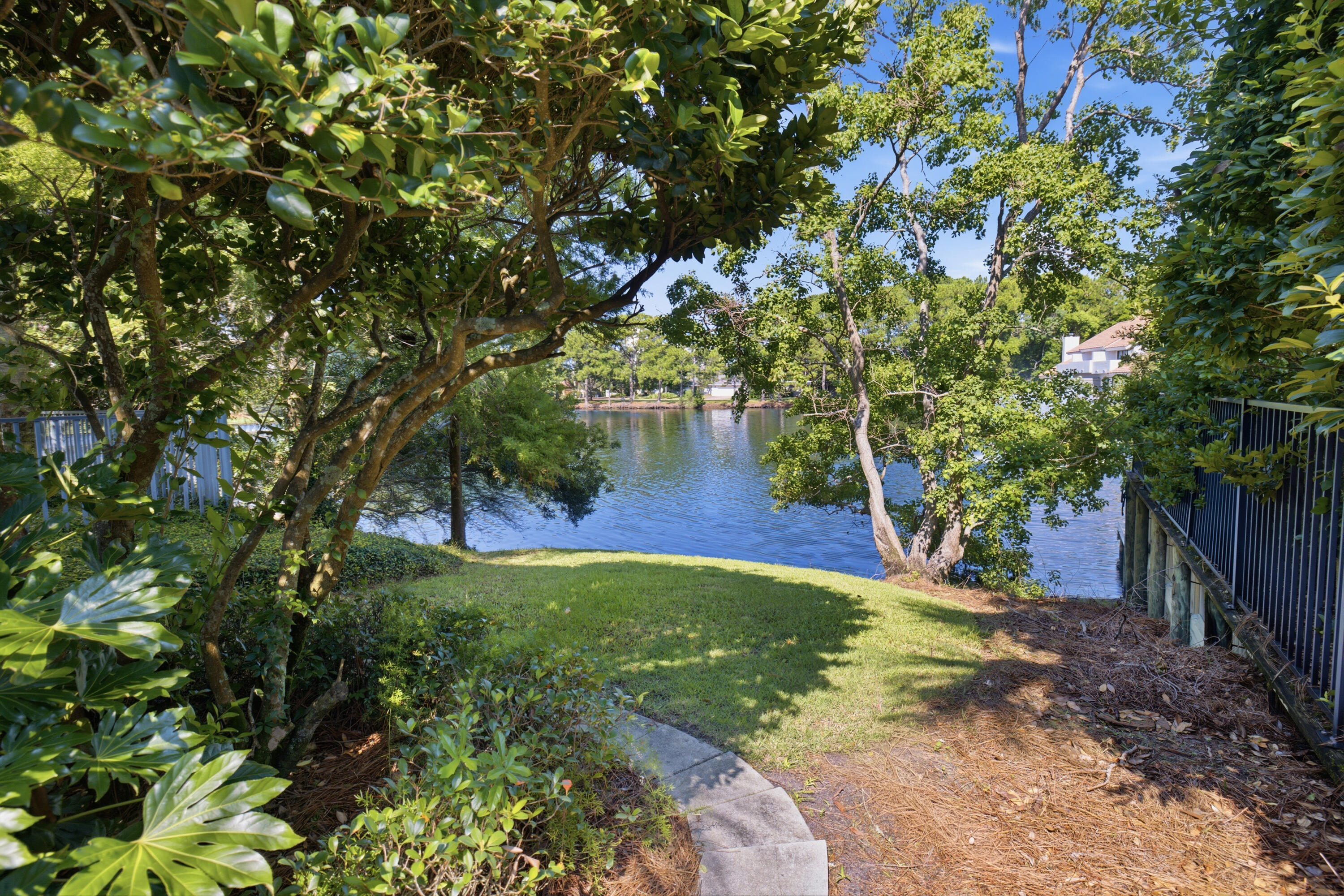 ISLAND ESTATES - Residential