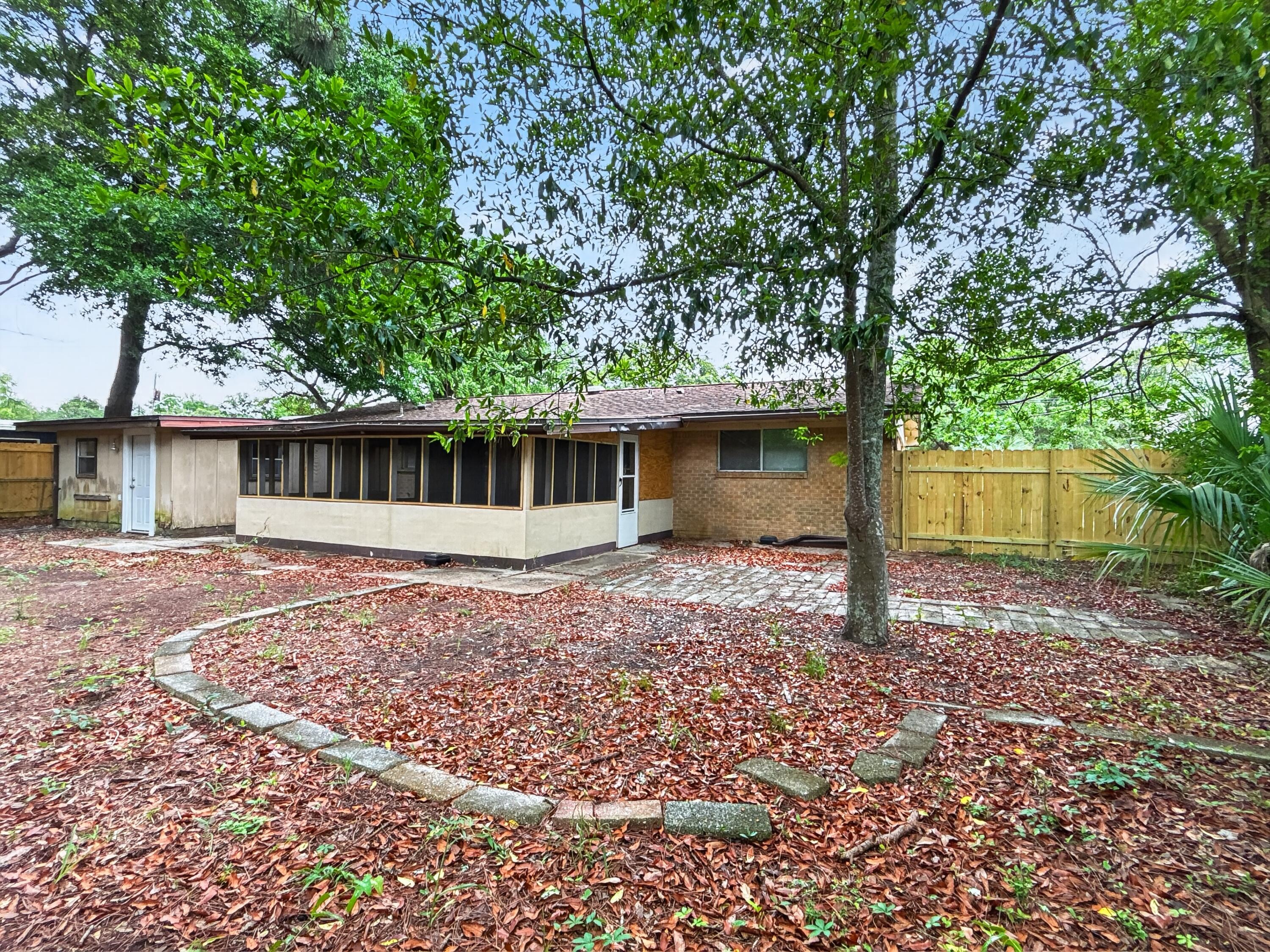 COLONY ESTATES - Residential Lease