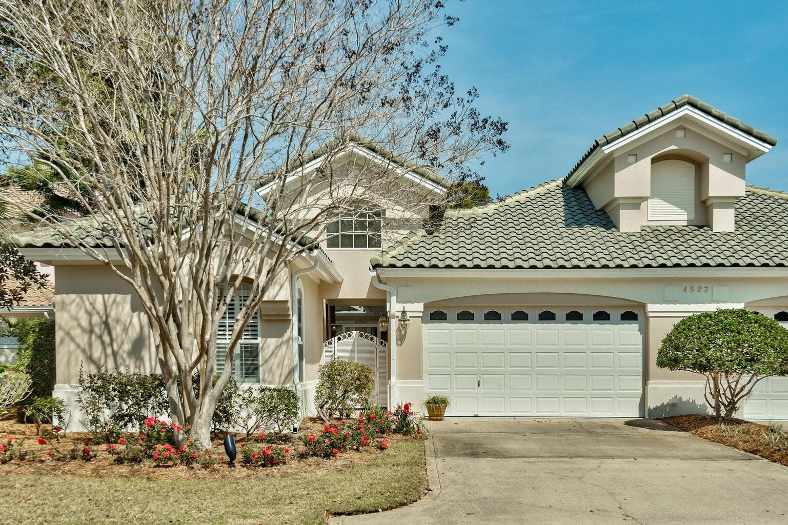 REGATTA BAY GOLF VILLAS - Residential