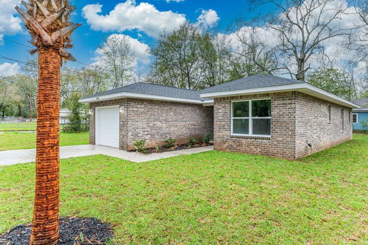 Crestview S1/2 LOTS 11 & 12 BLK 110 - Residential