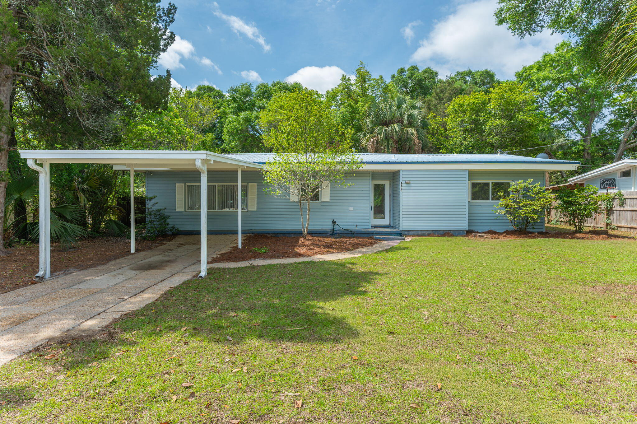 Beautifully updated home in Fort Walton Beach! Featuring fresh paint, new landscaping, and a clean, well-maintained interior. Conveniently located near downtown, shopping, dining, and local Air Force bases. Great opportunity for homeowners or investors!
