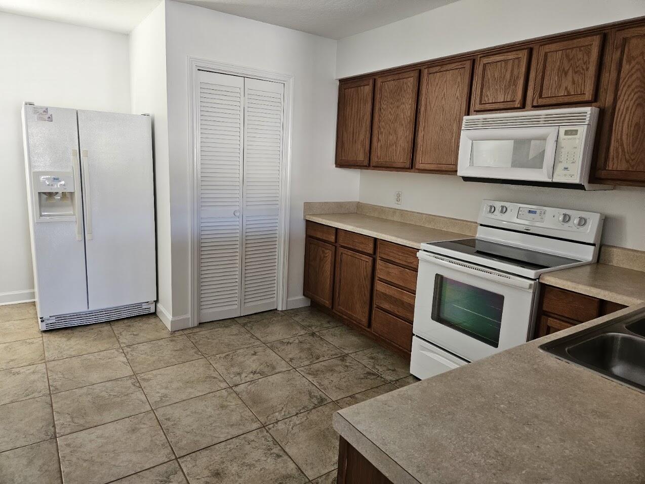 SHAY LIN T/H - Residential Lease