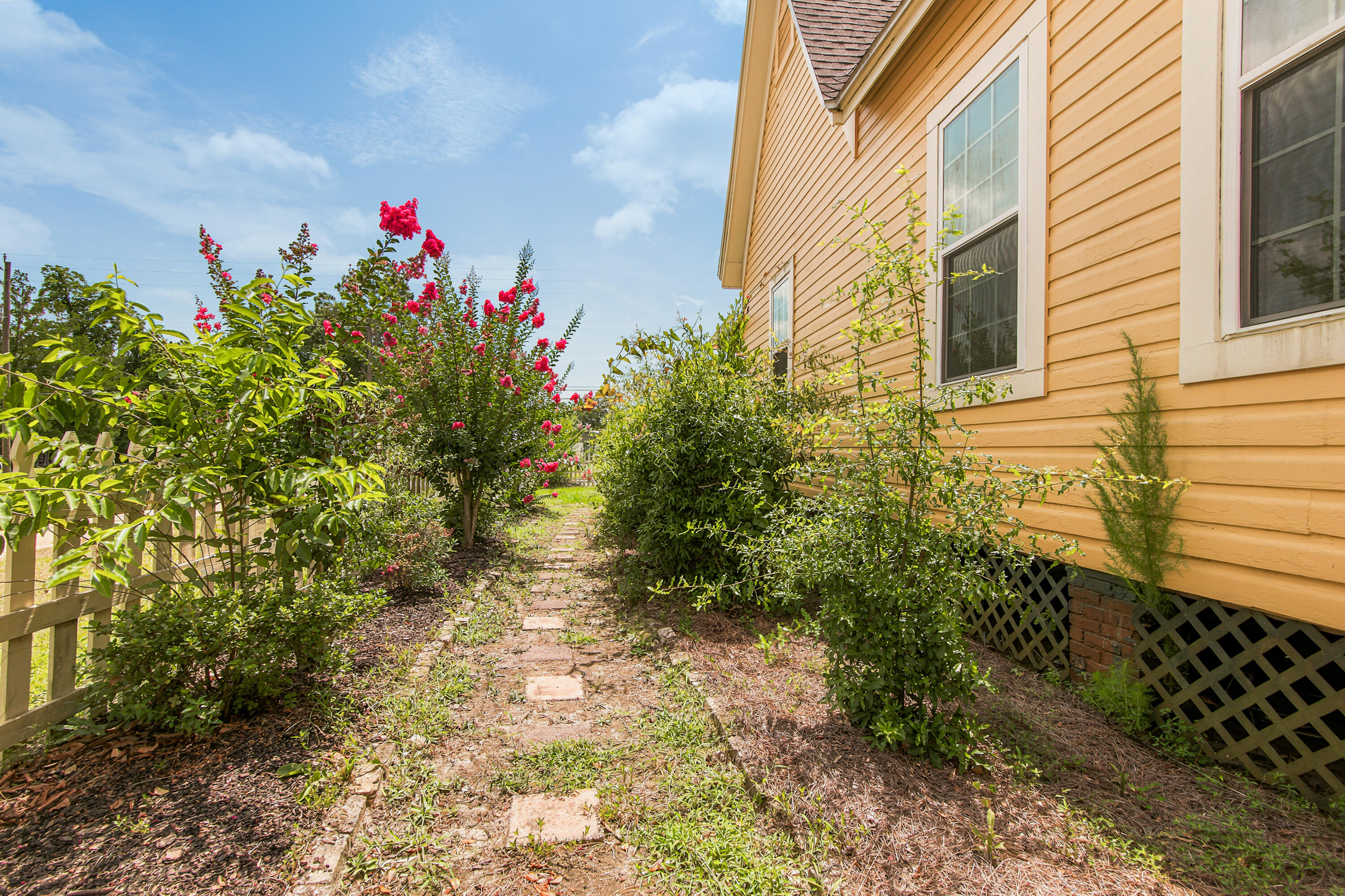 NO RECORDED SUBDIVISION - Residential