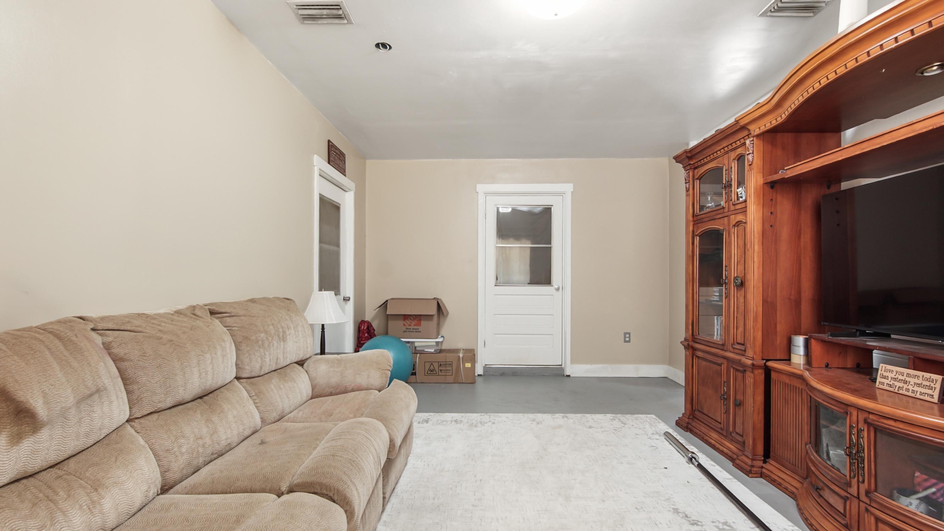 NO RECORDED SUBDIVISION - Residential