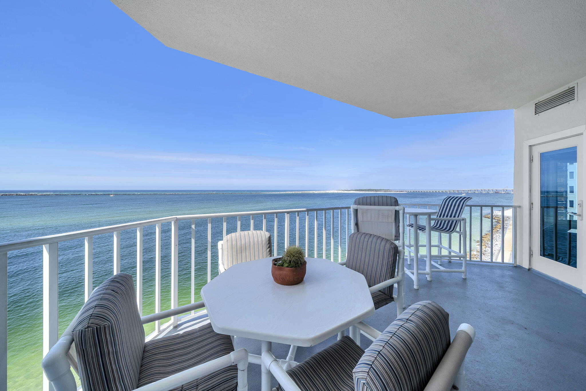 WATERVIEW TOWERS YACHT CLUB - Residential