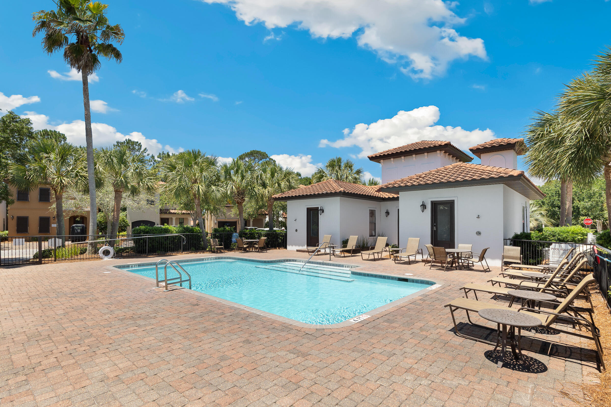 VILLA LAGO - Residential