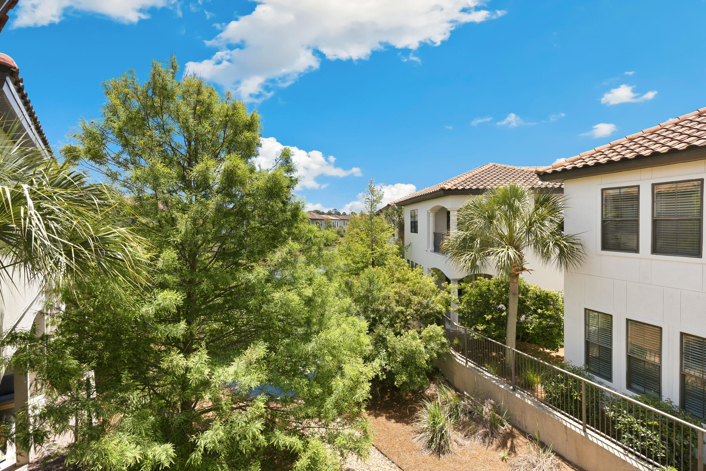 VILLA LAGO - Residential