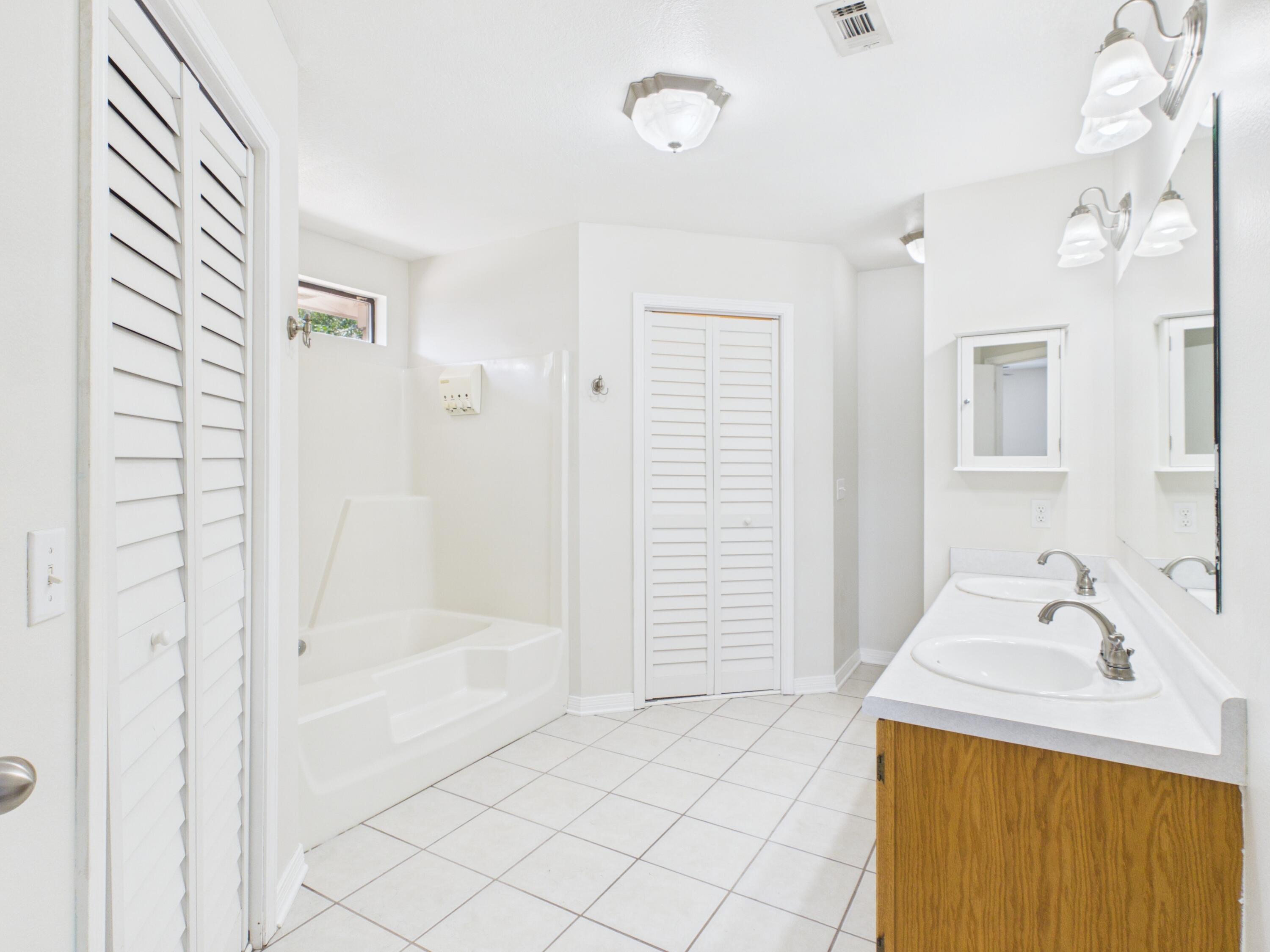 TWIN OAKS - Residential